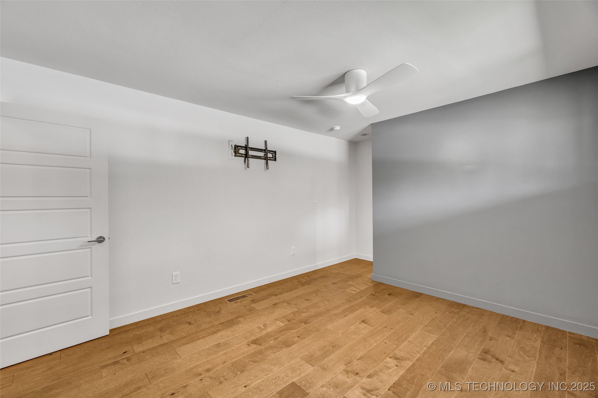 3130 E 47th Street Property Photo 19