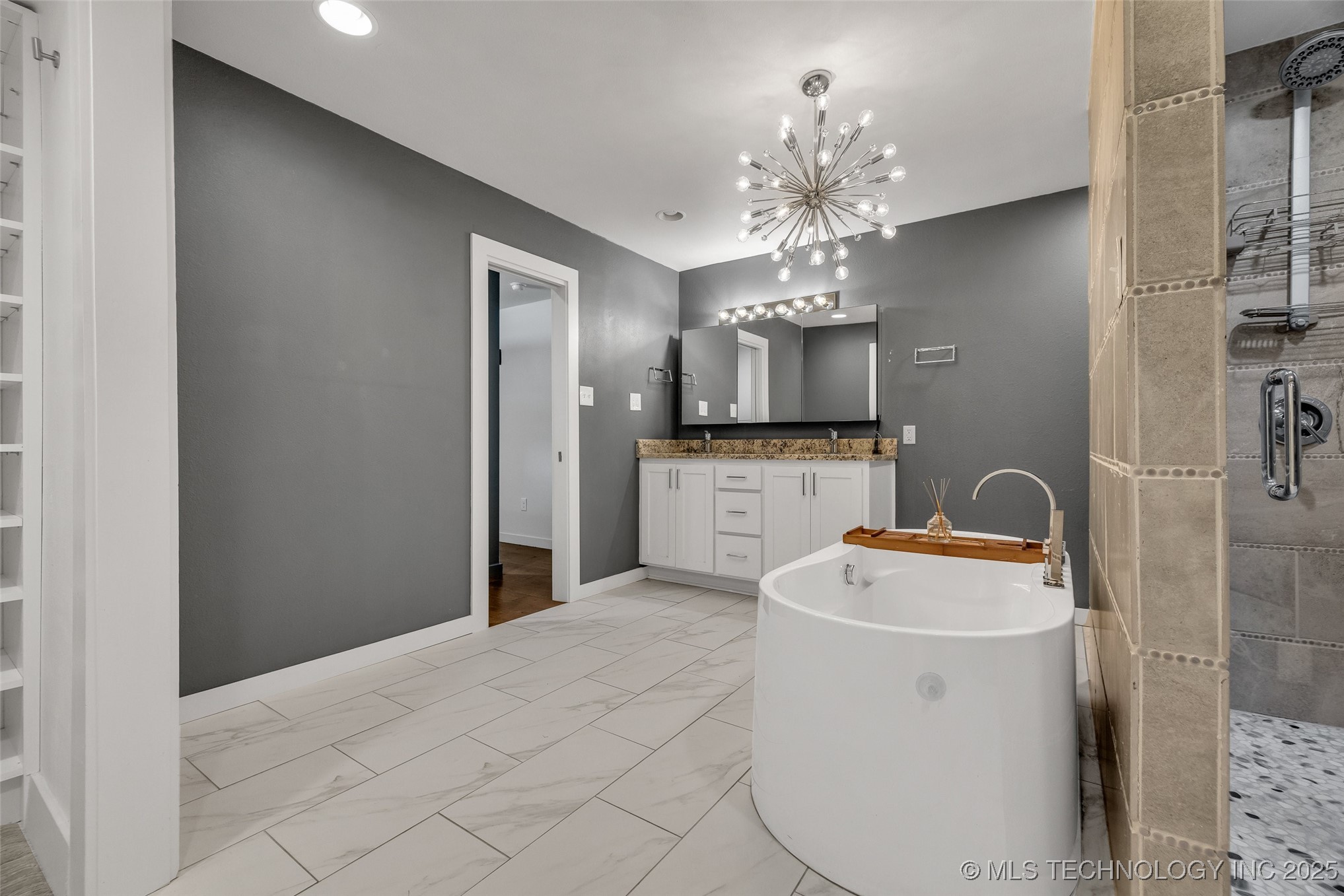 3130 E 47th Street Property Photo 23