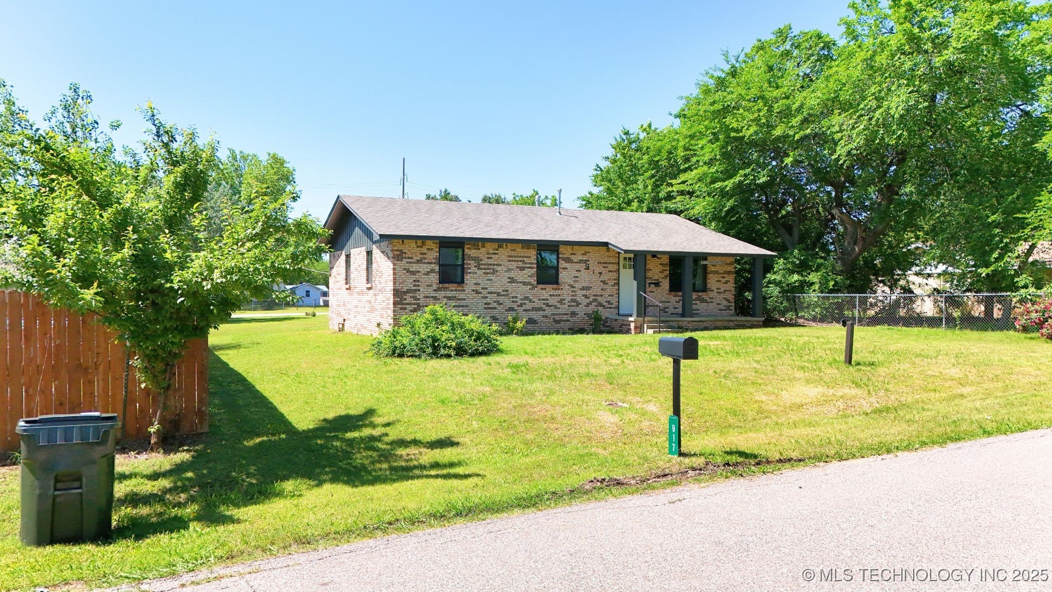 917 Fairway Property Photo