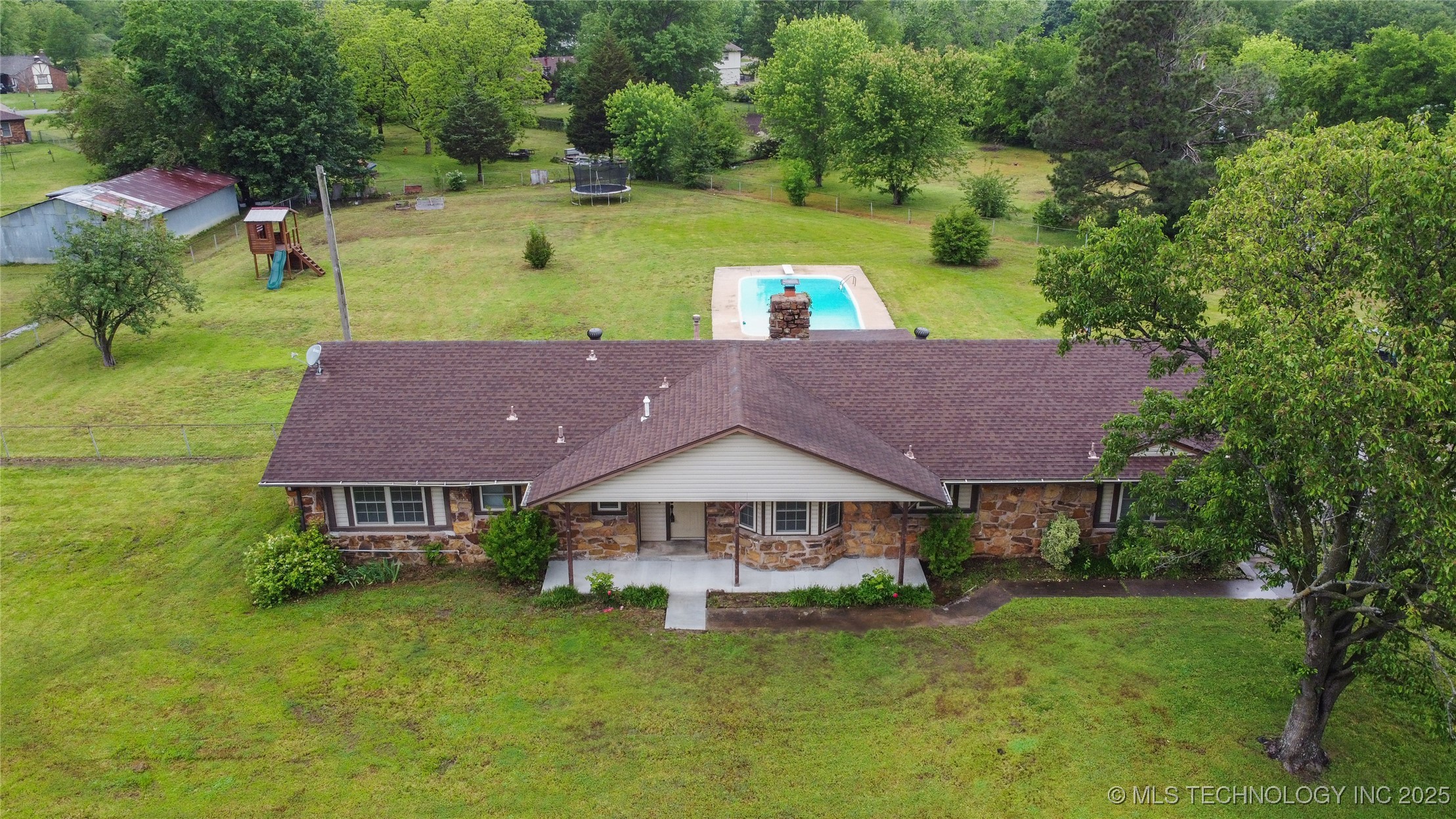 8933 E Maple Drive Property Photo