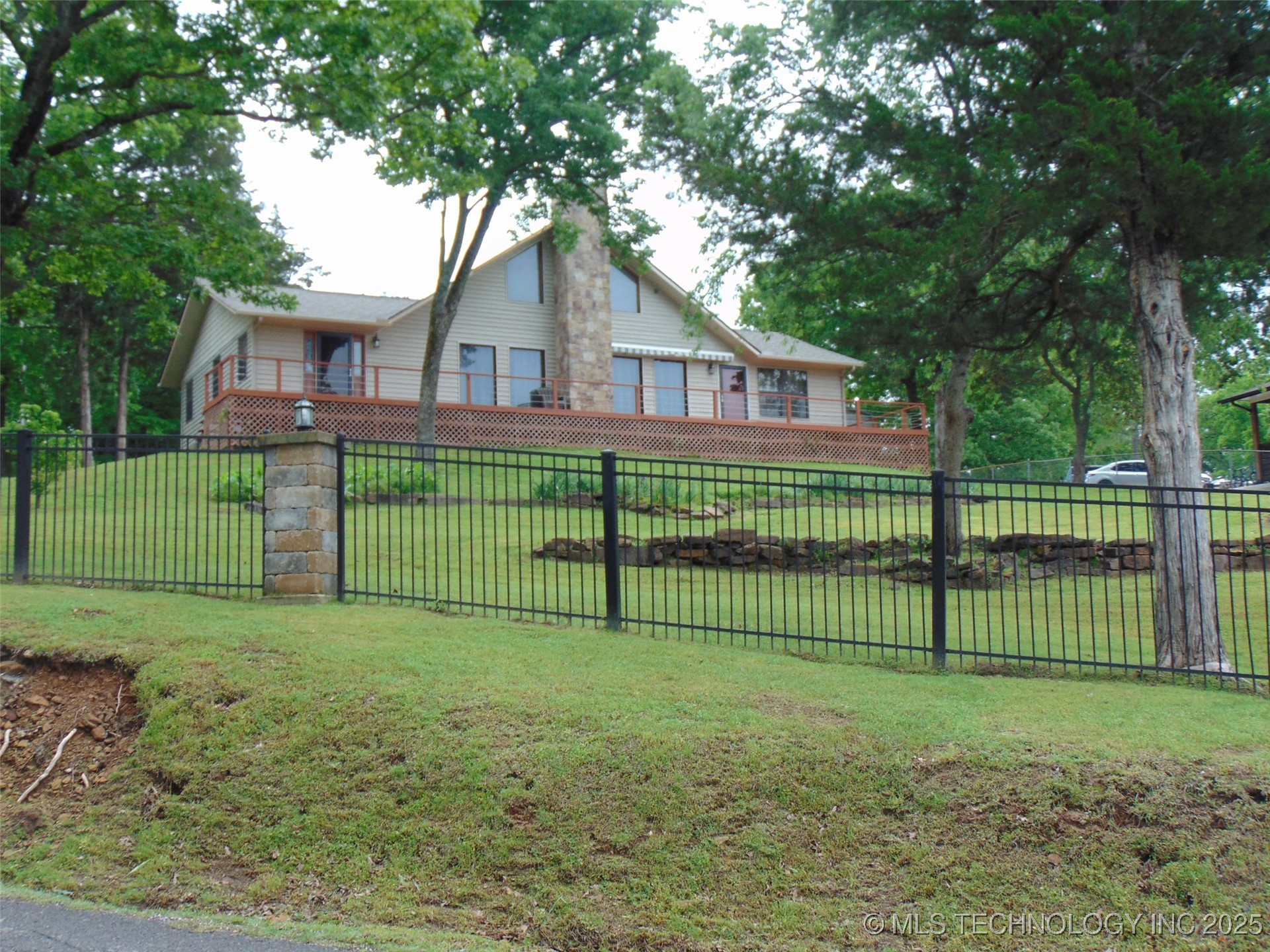 20580 W Pettit Bay Road Property Photo 1