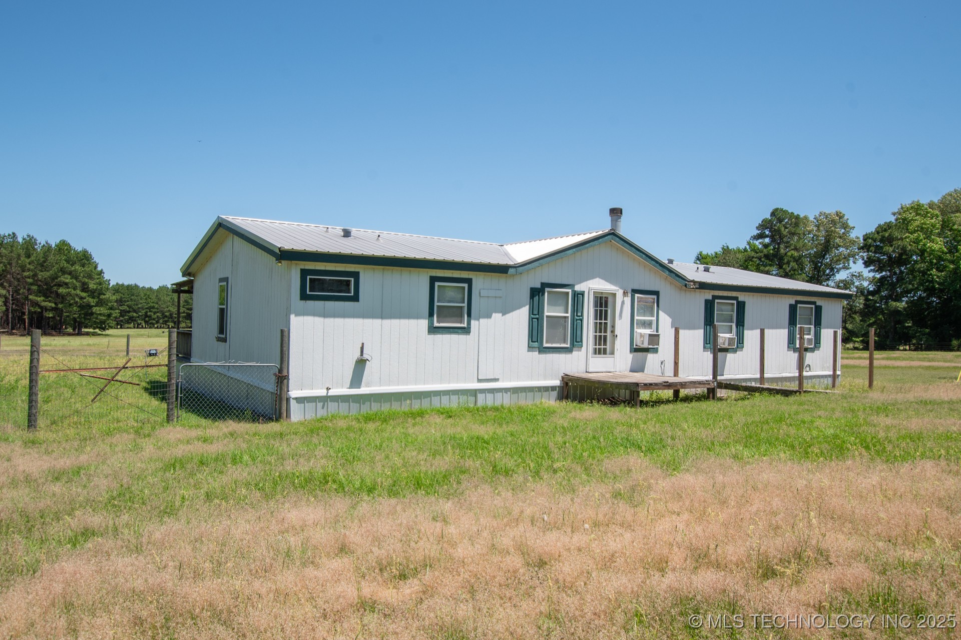 21257 E Standridge Road Property Photo 1