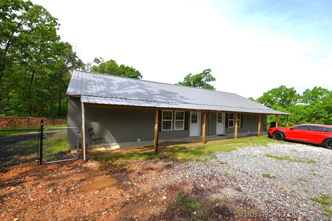 470484 E 723 Road Property Photo 1