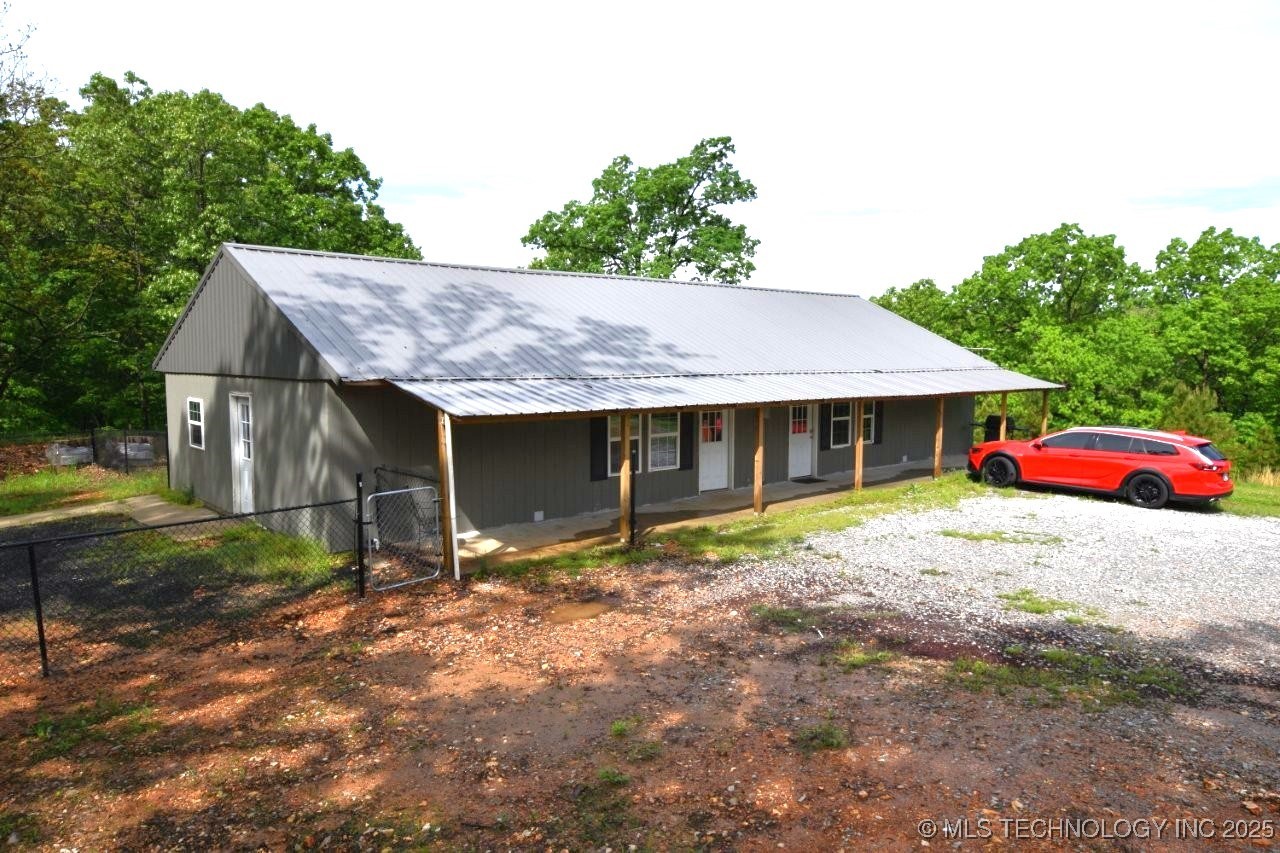 470484 E 723 Road Property Photo 1