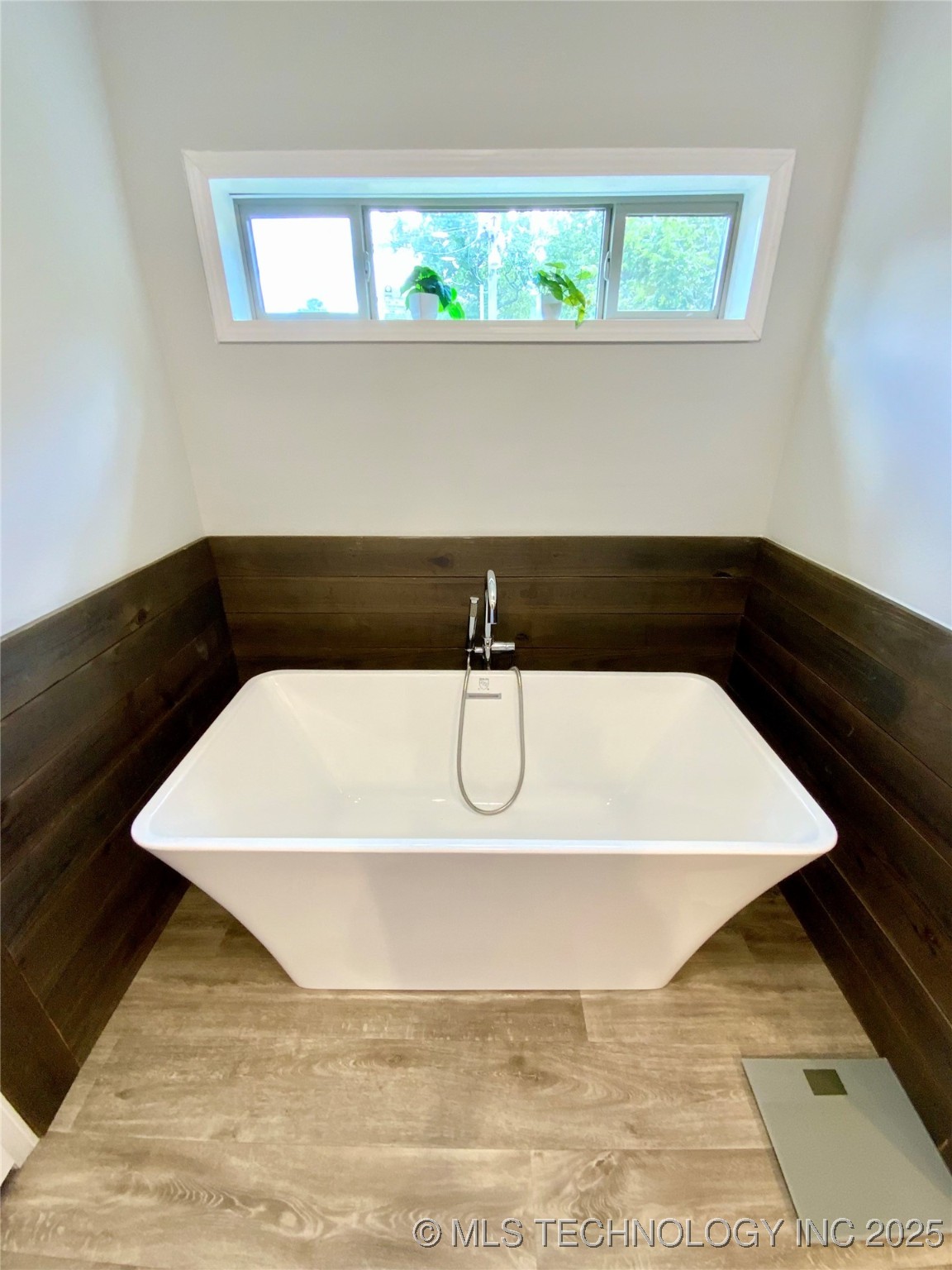 223 Slider Lane Property Photo 8