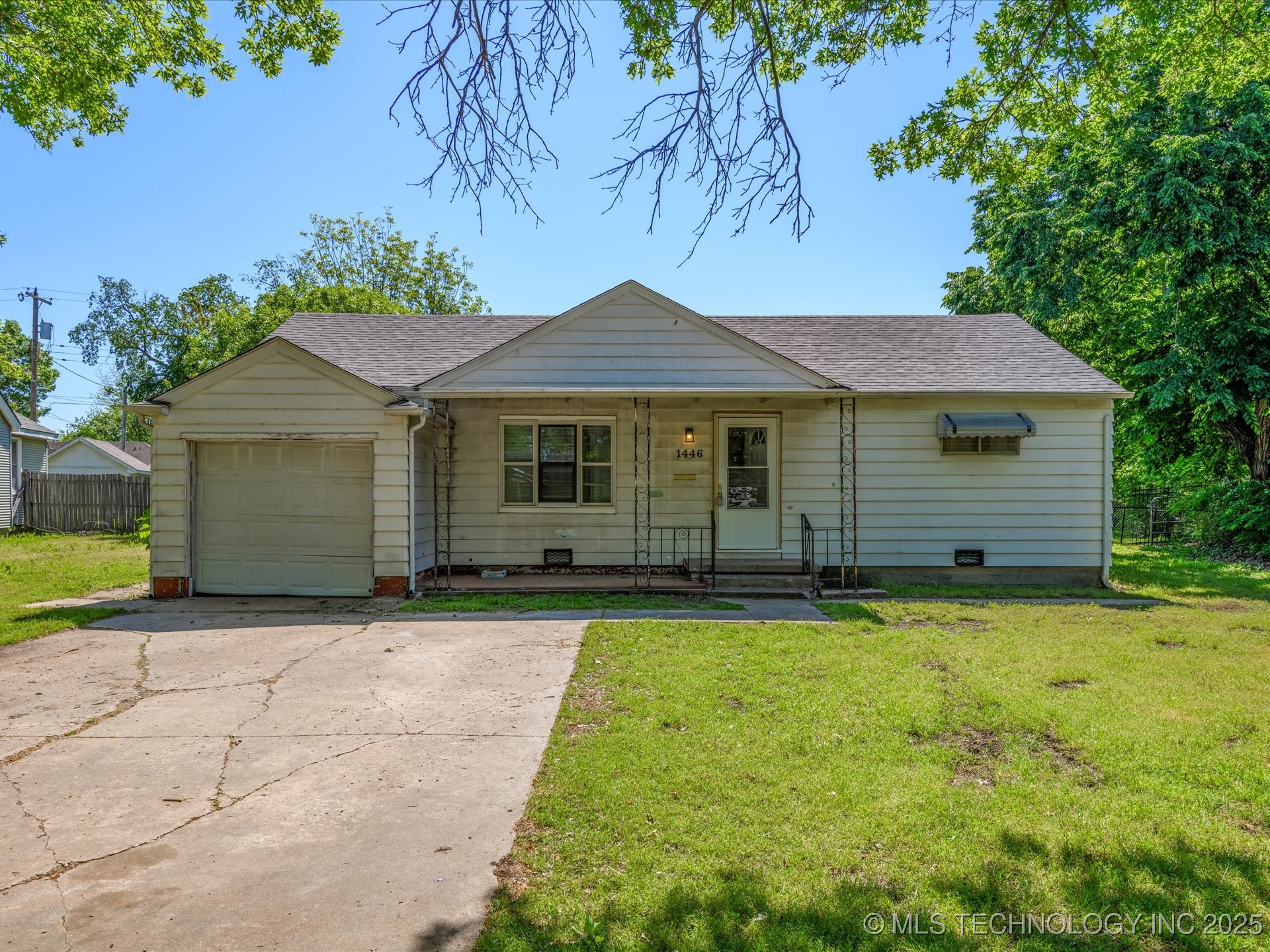 1446 S Hickory Avenue Property Photo