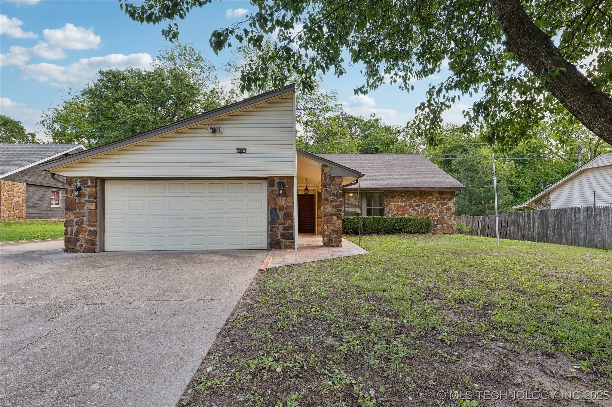 5001 S Ash Avenue W Property Image