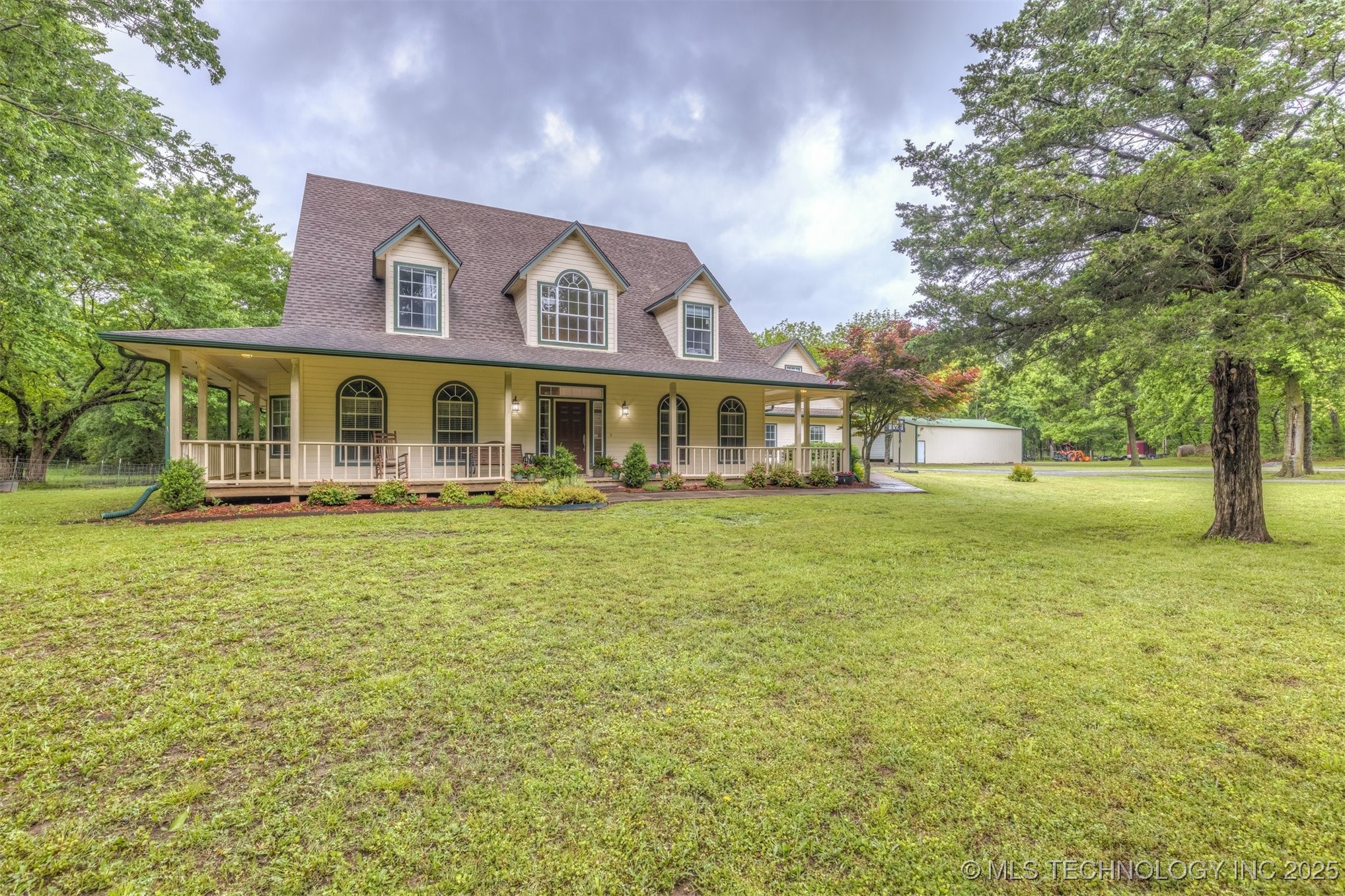 835 N County Line Road E Property Photo