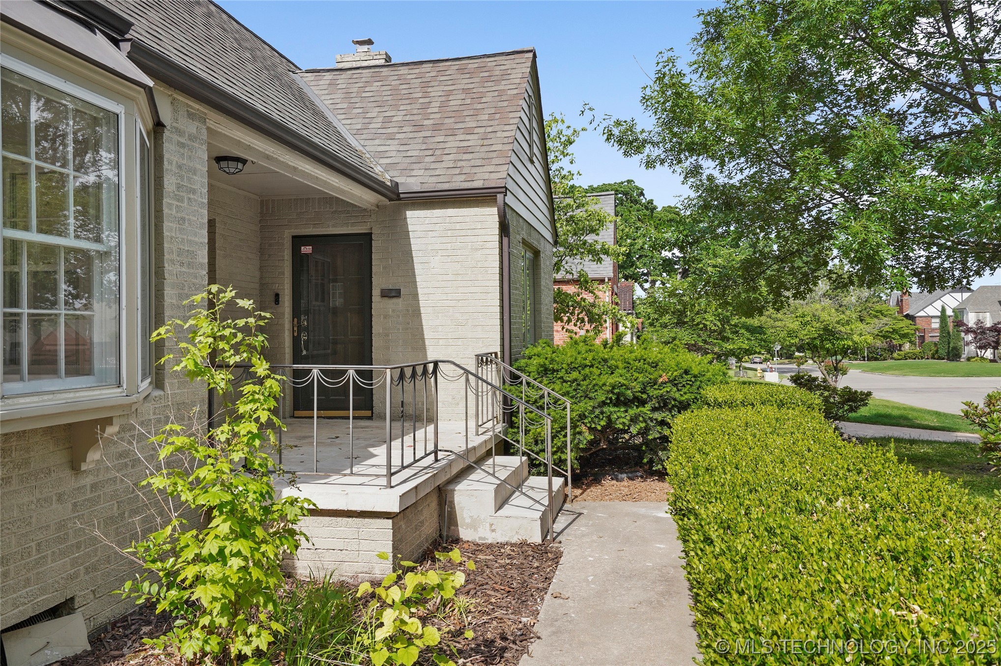 1208 E 29th Street Property Photo 3