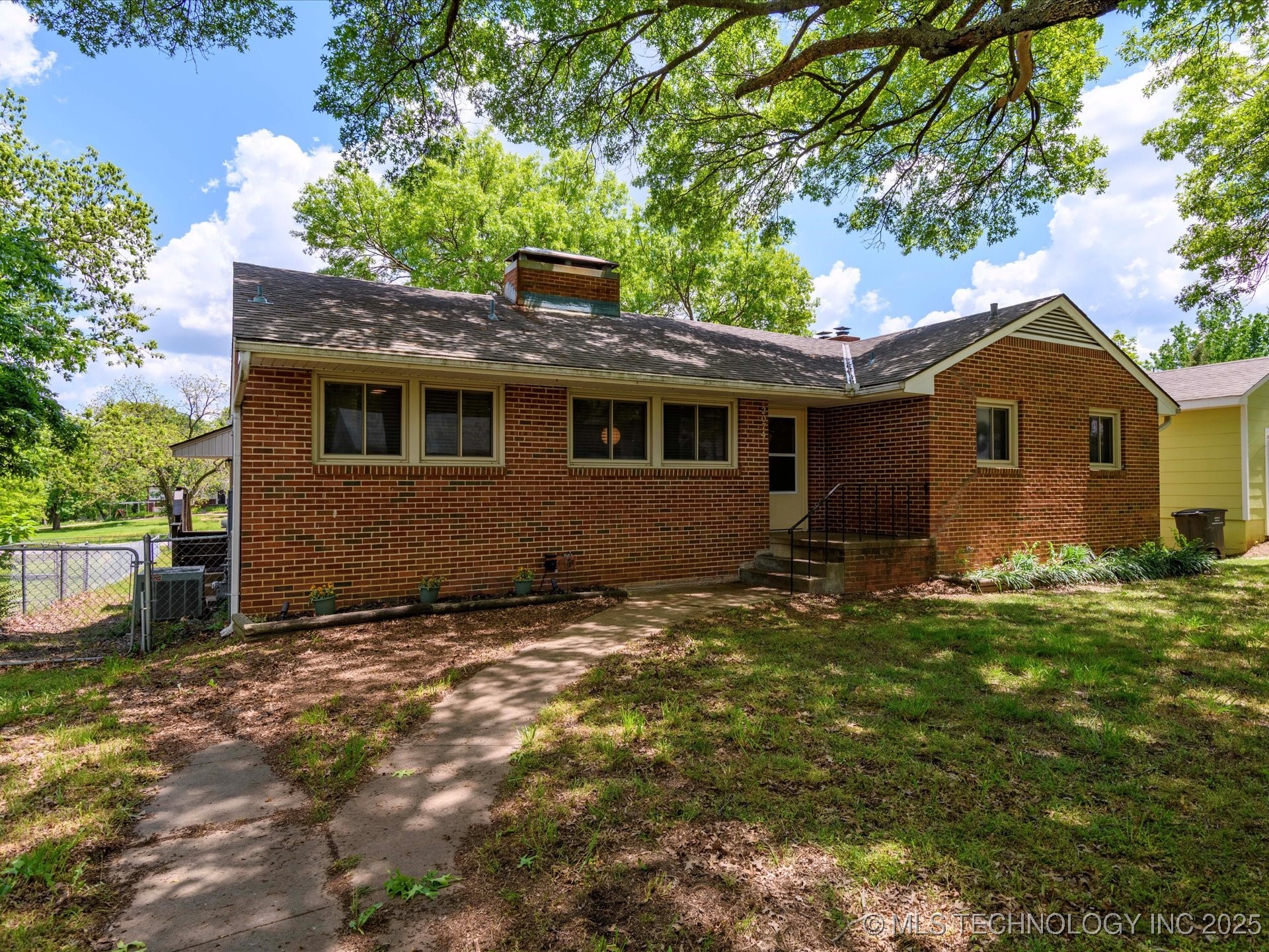 2074 S Osage Avenue Property Photo