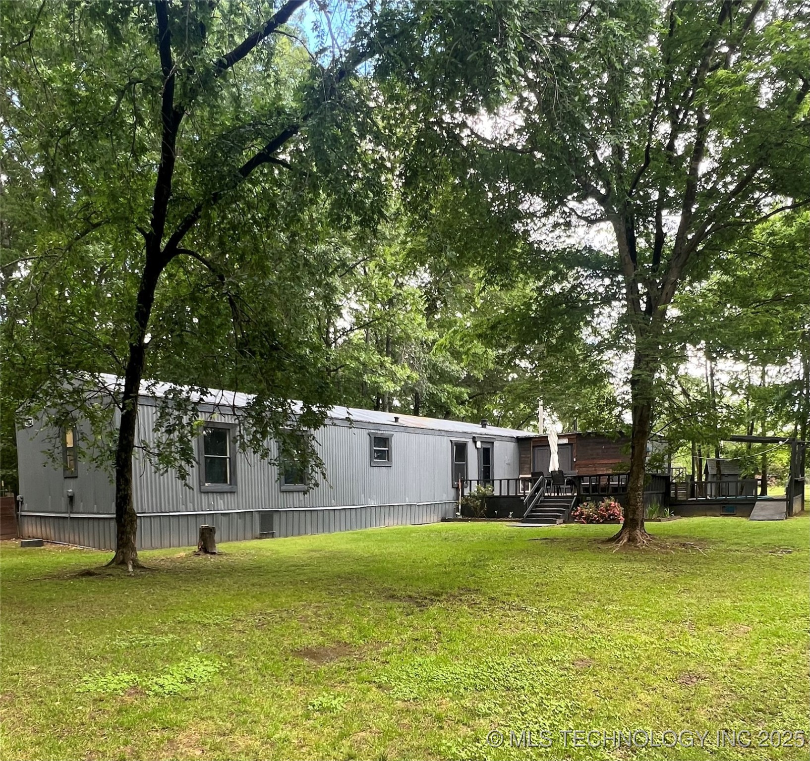 447082 E 985 Property Photo 1