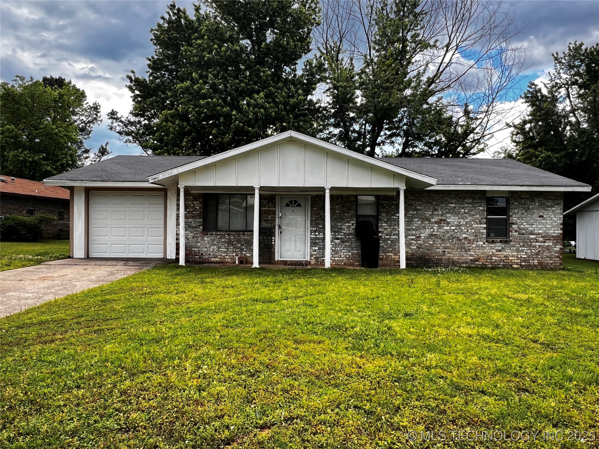 105 B Street Property Photo