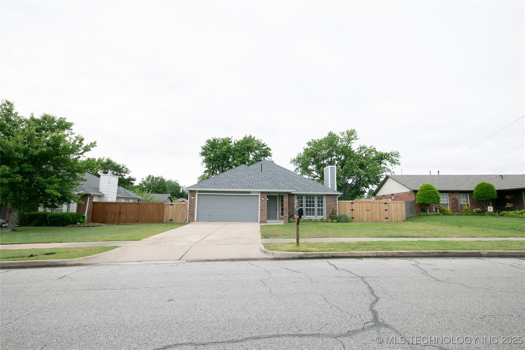 1208 W Roanoke Street Property Photo