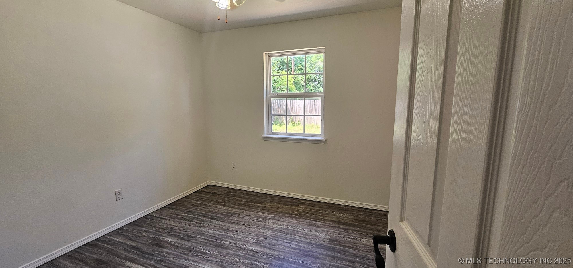 103 E Iola Property Photo 10