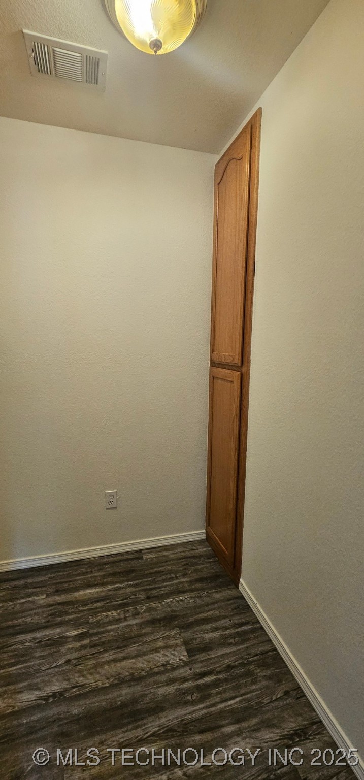 103 E Iola Property Photo 12
