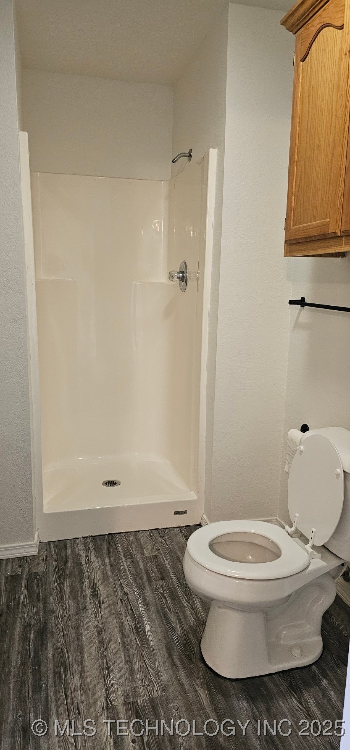 103 E Iola Property Photo 18