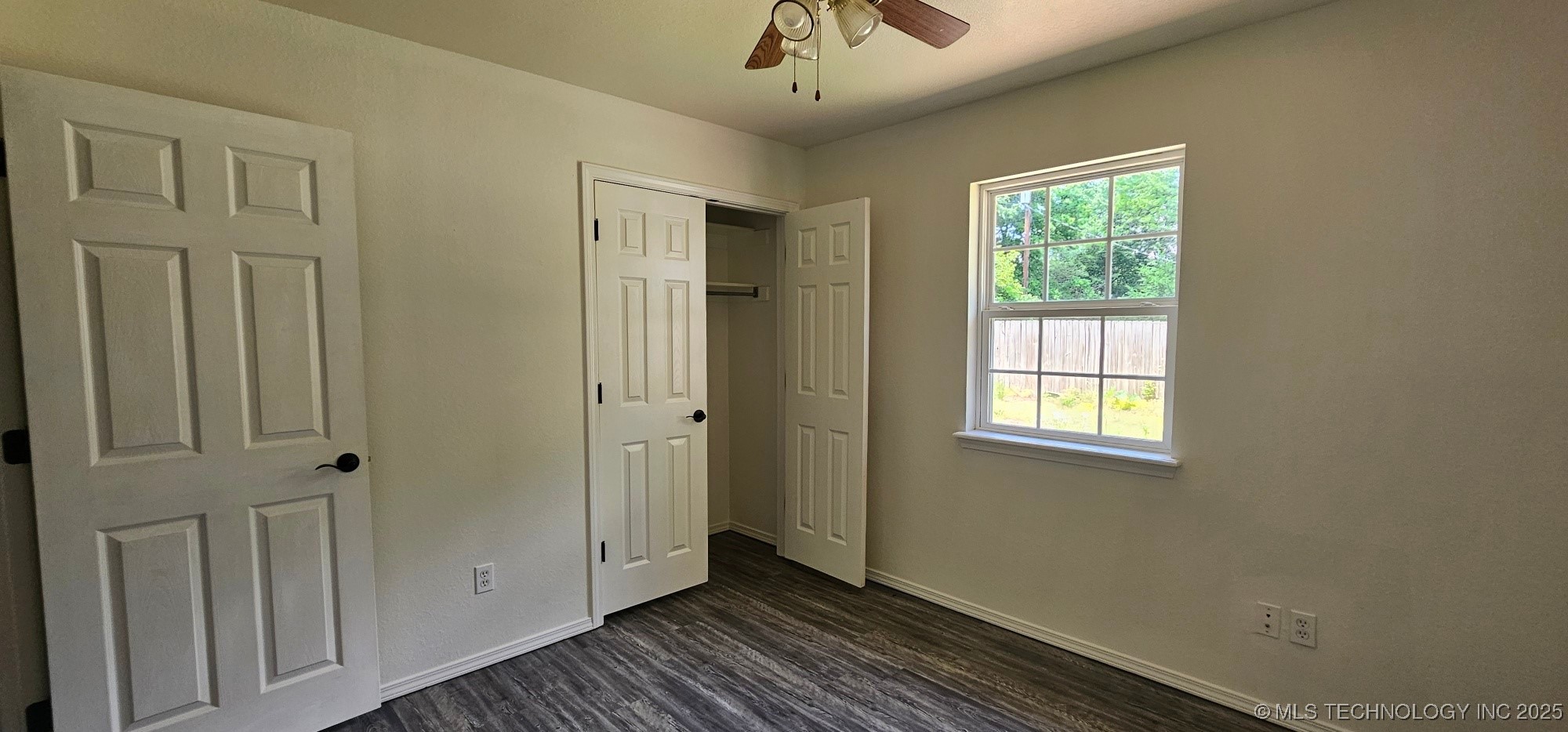 103 E Iola Property Photo 20