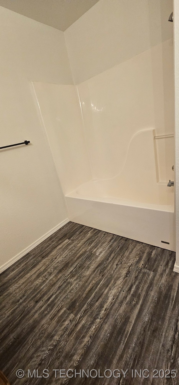 103 E Iola Property Photo 21