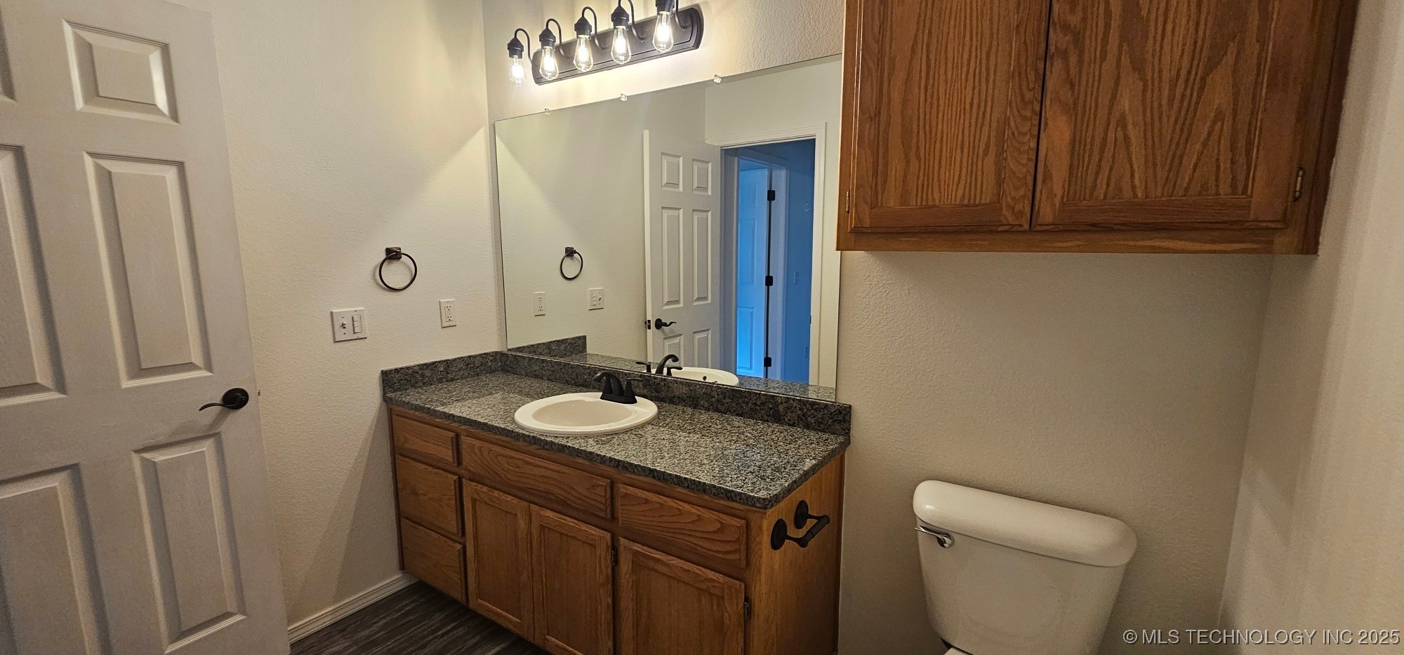 103 E Iola Property Photo 22