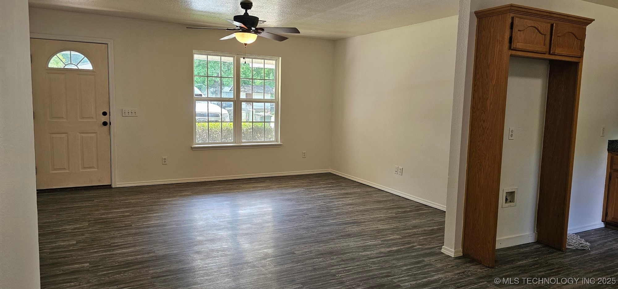 103 E Iola Property Photo 23