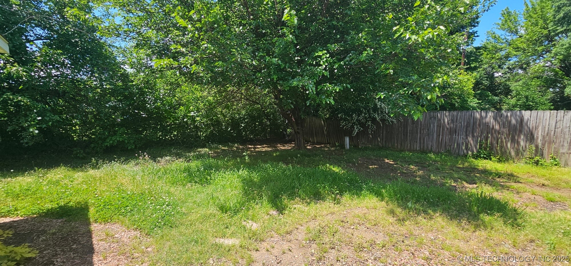 103 E Iola Property Photo 24