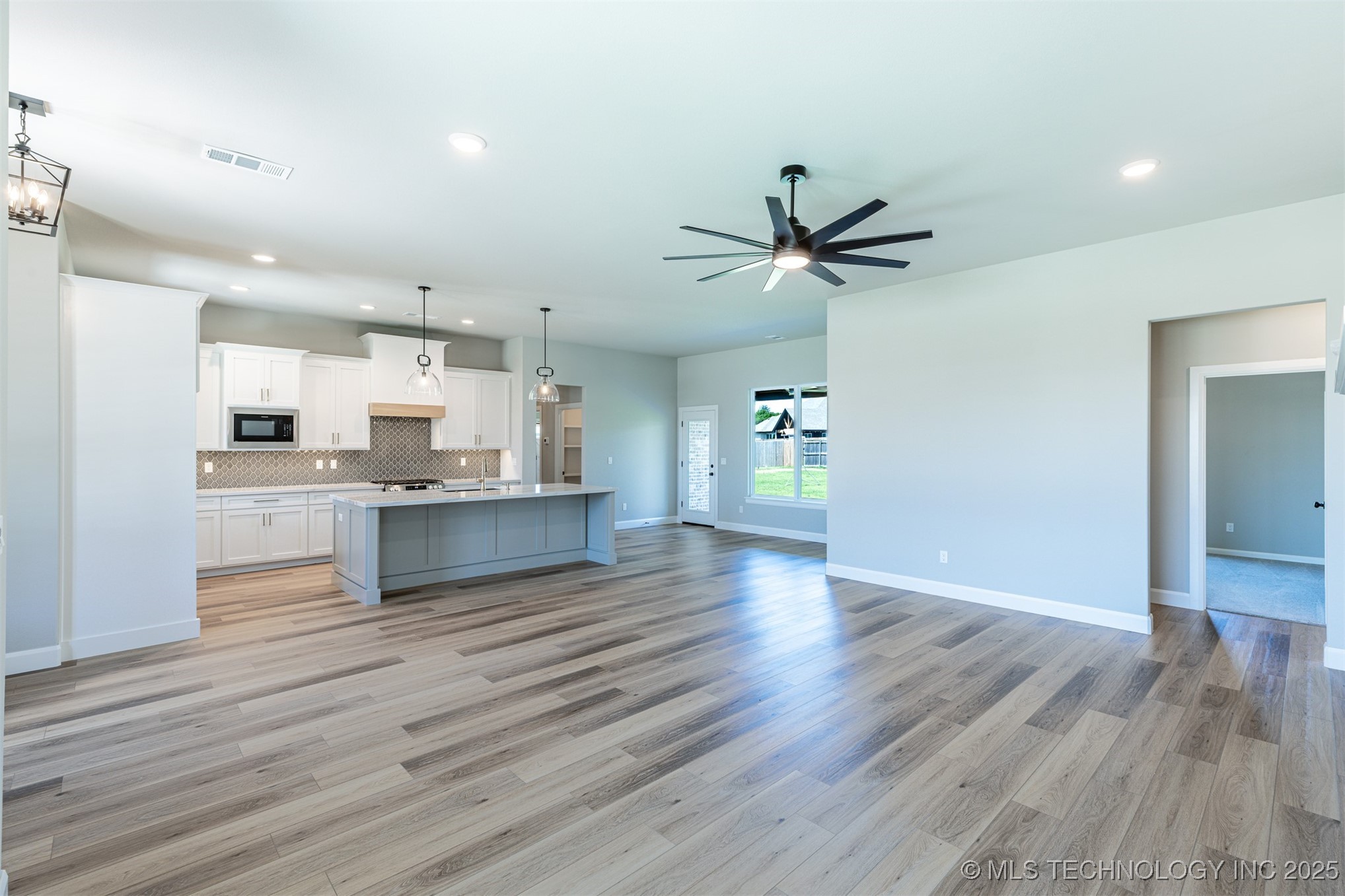 10704 S 278th East Avenue Property Photo 11