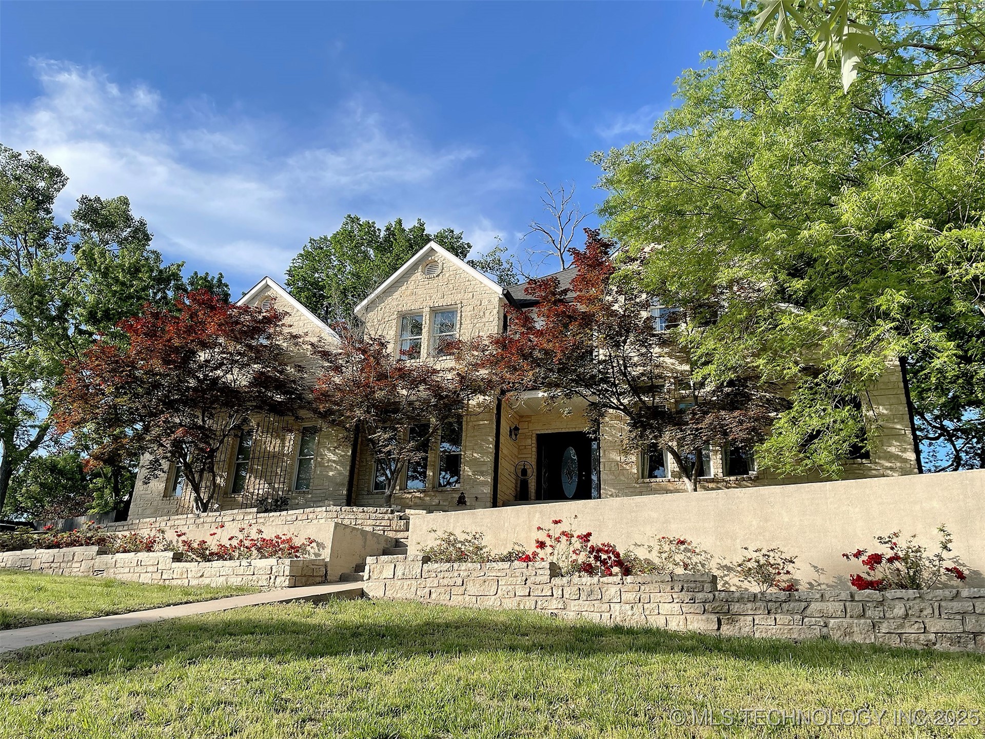 1350 Woodbriar Lane Property Photo 1