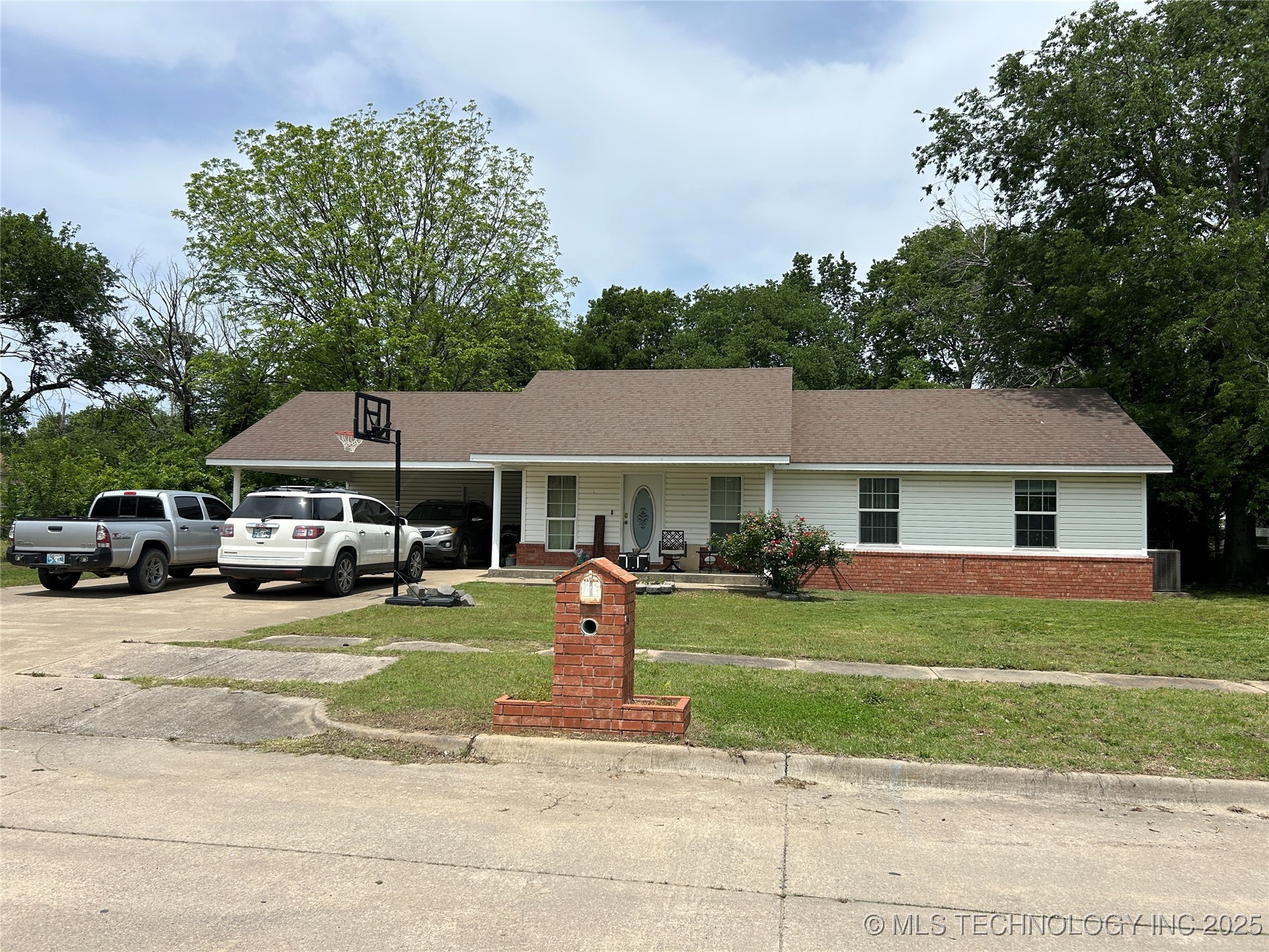 525 E Krebs Avenue Property Photo