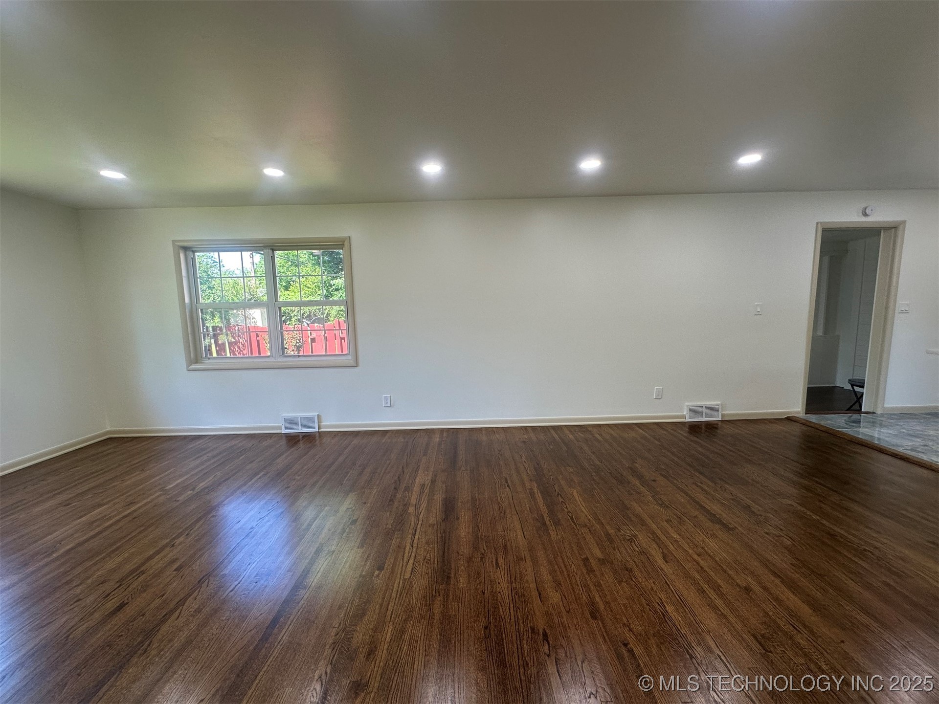 6112 E 21st Street Property Photo 6