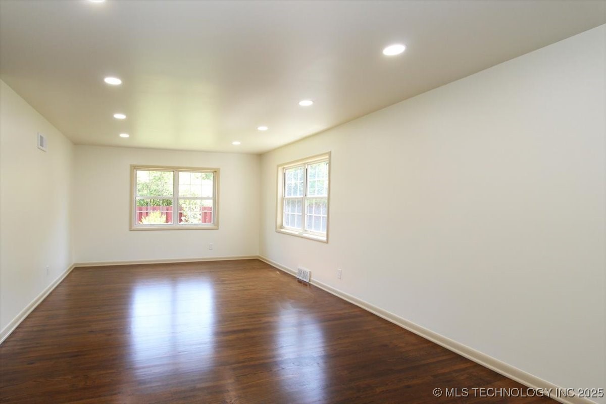 6112 E 21st Street Property Photo 8