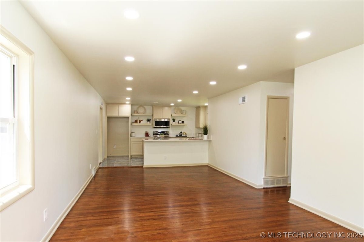 6112 E 21st Street Property Photo 9