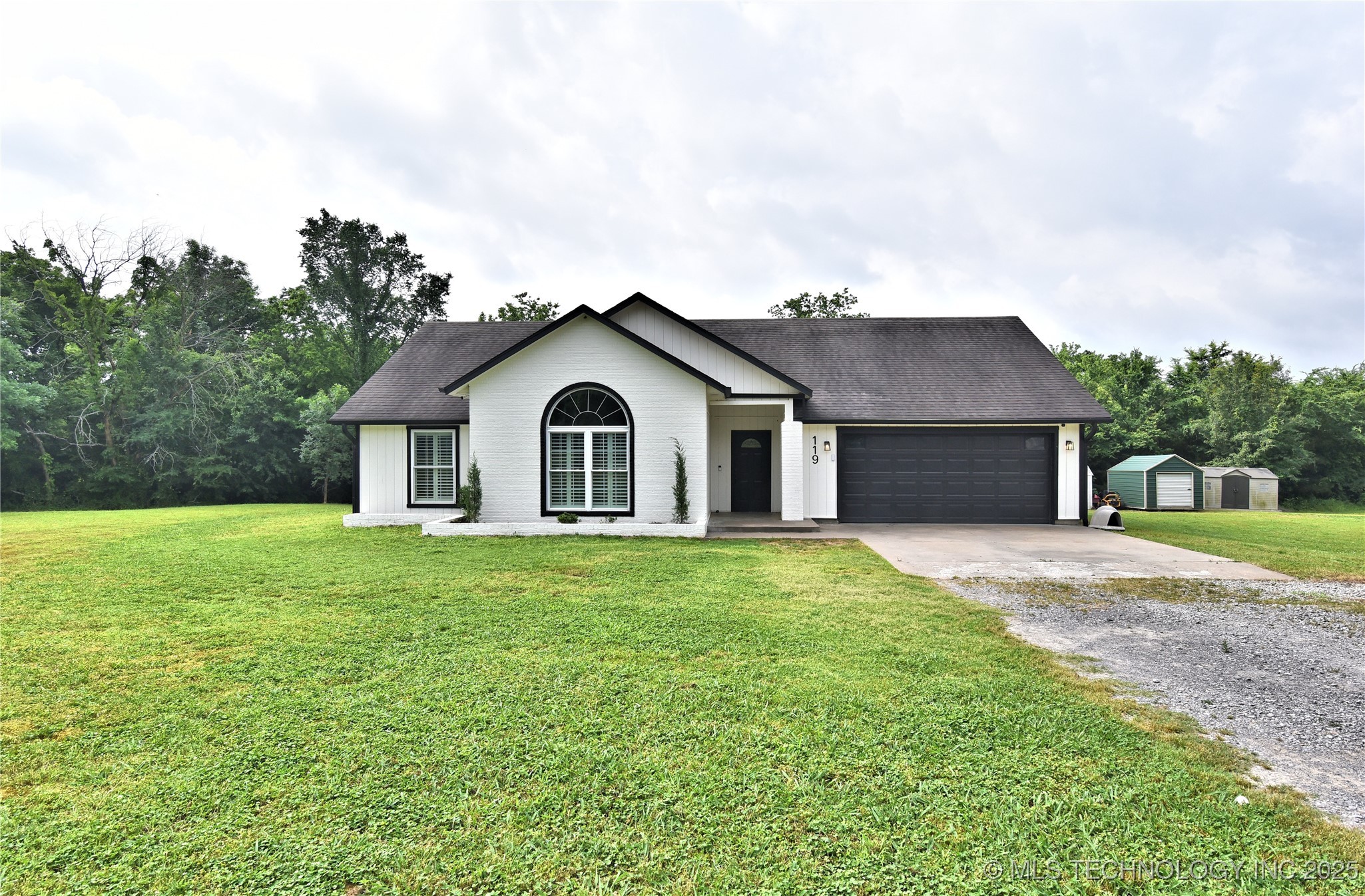 119 N 6 Mile Property Photo