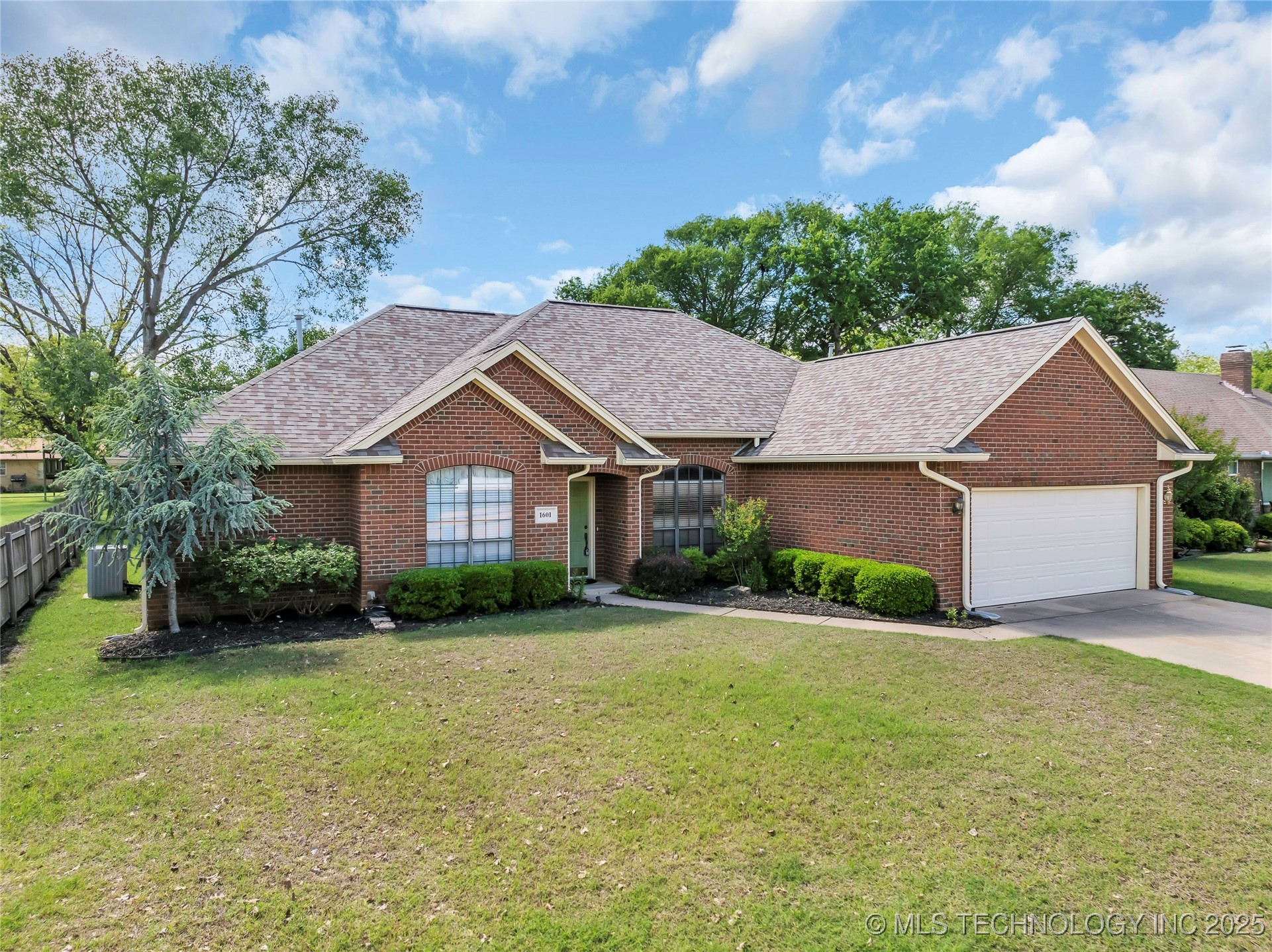 1601 Southern Hills Property Photo