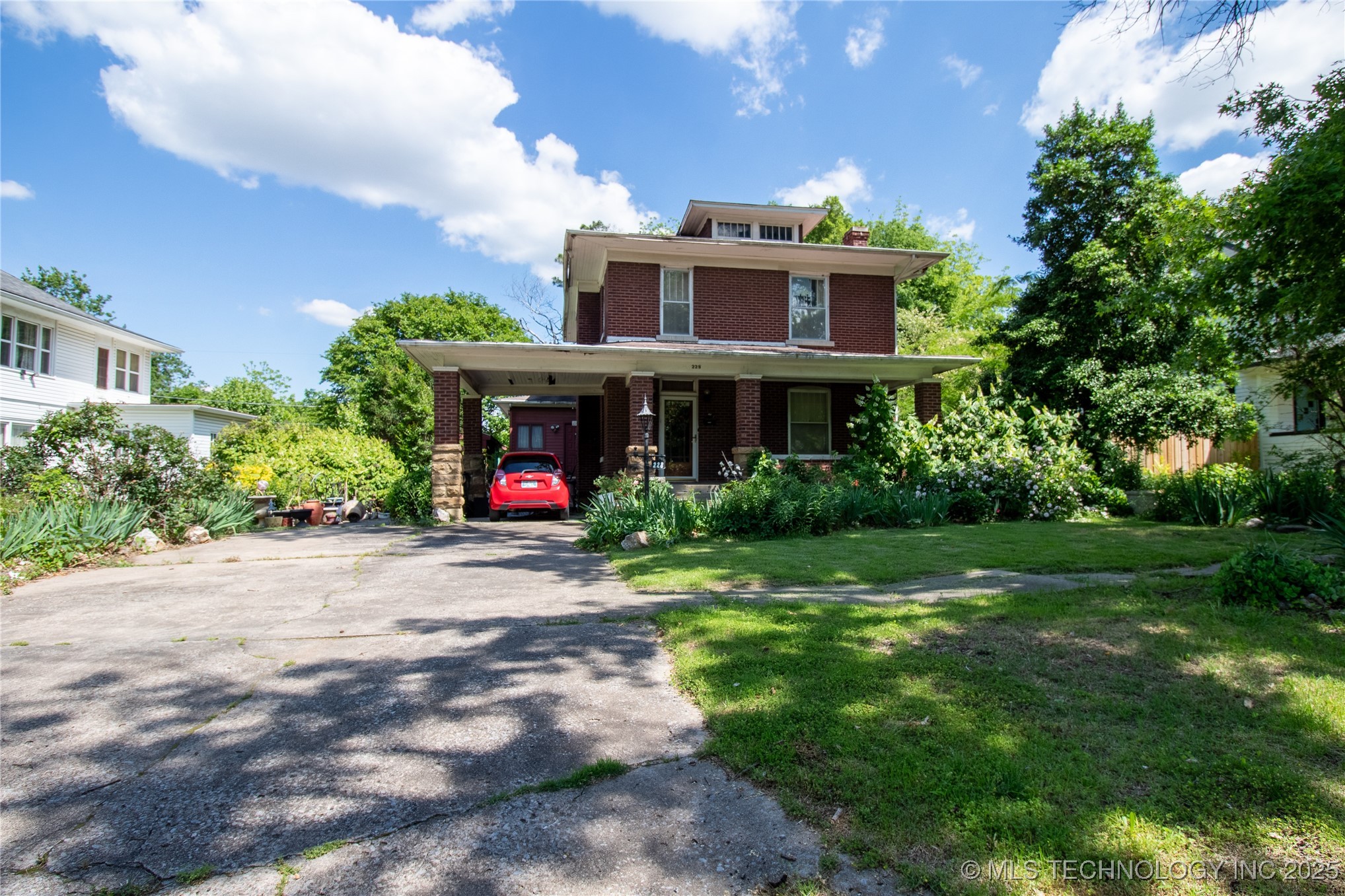 228 Kendall Boulevard Property Photo 1