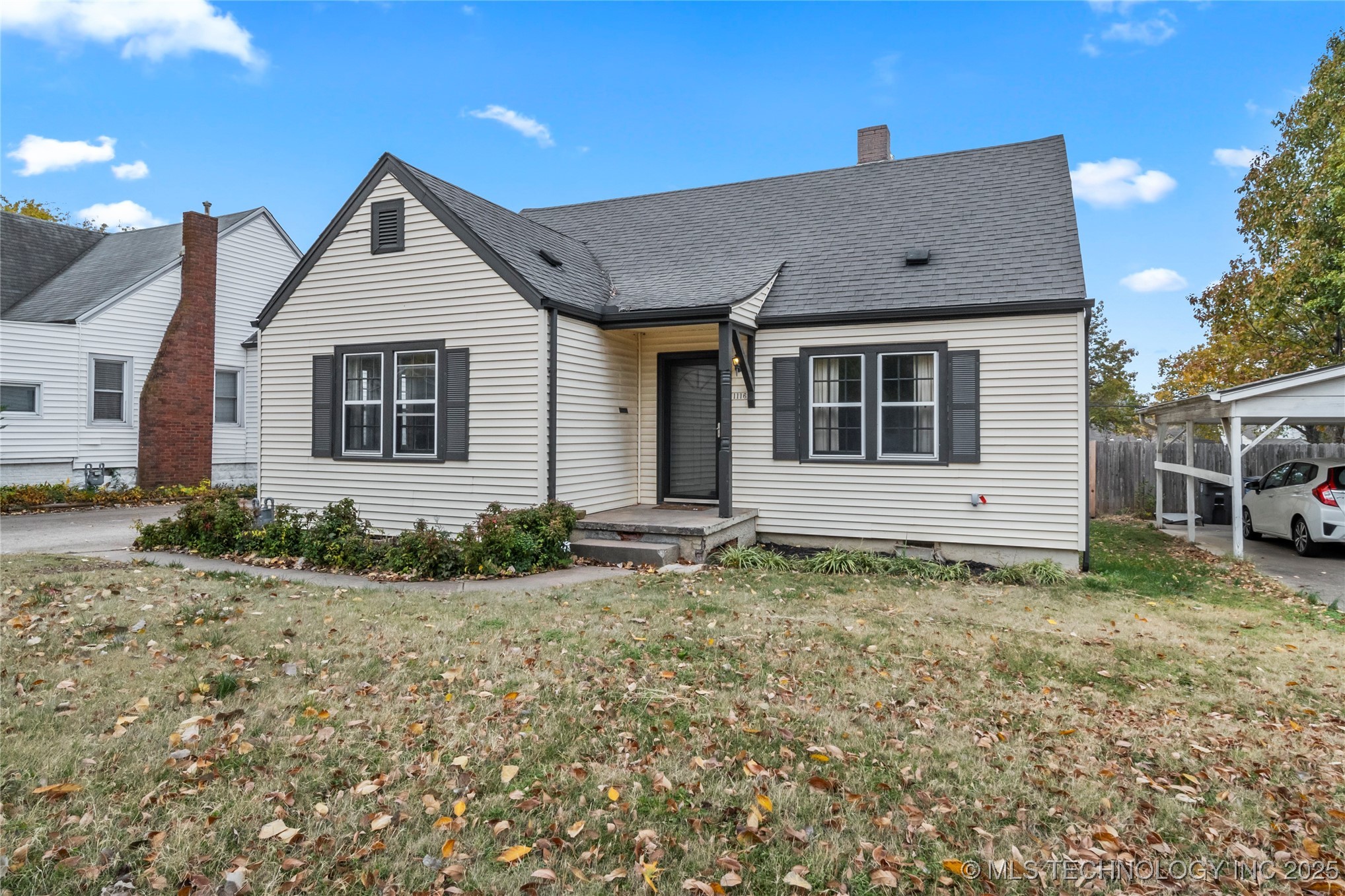 1116 S Richmond Avenue Property Photo 1