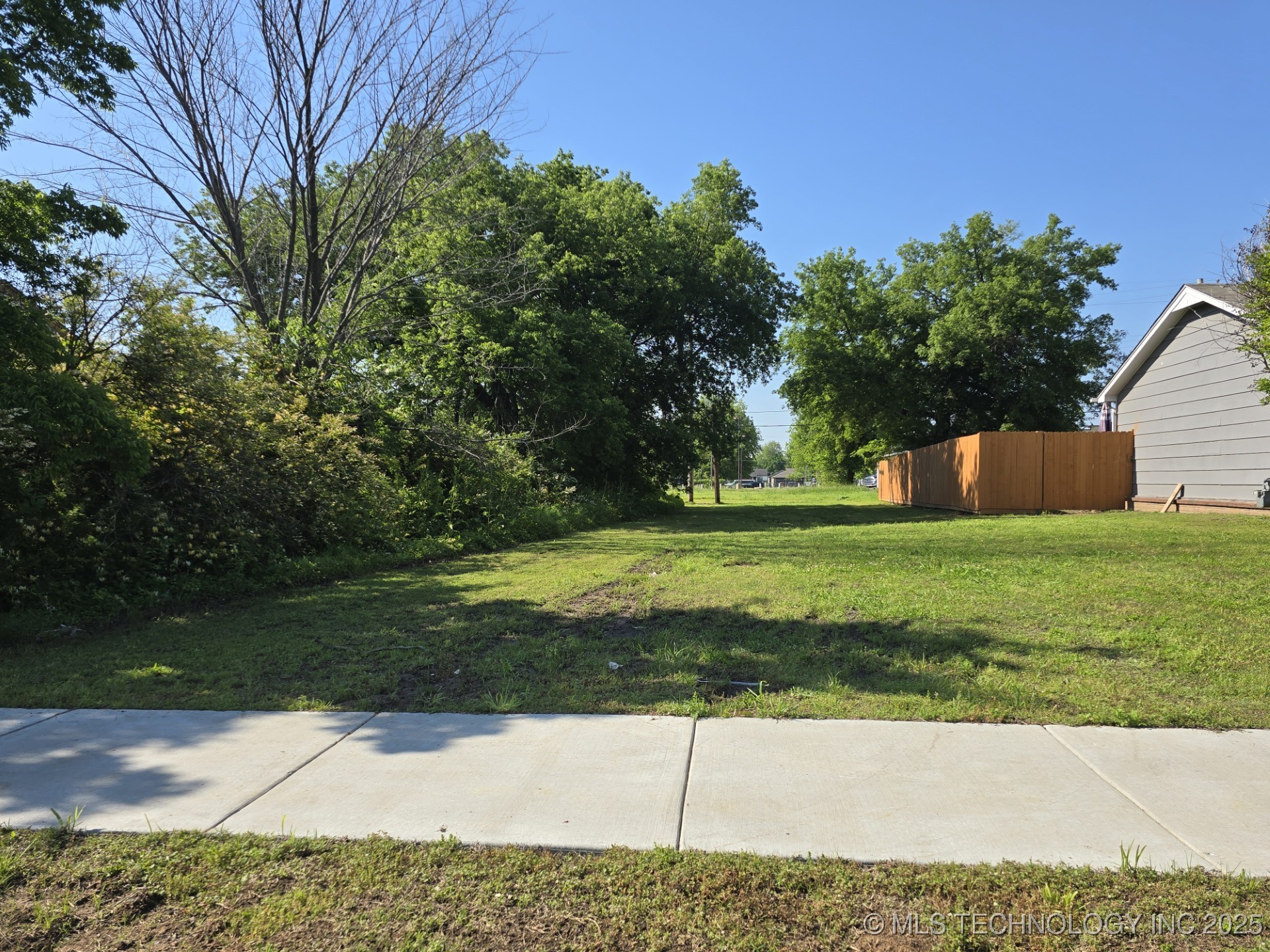 220 E Woodrow Street Property Photo