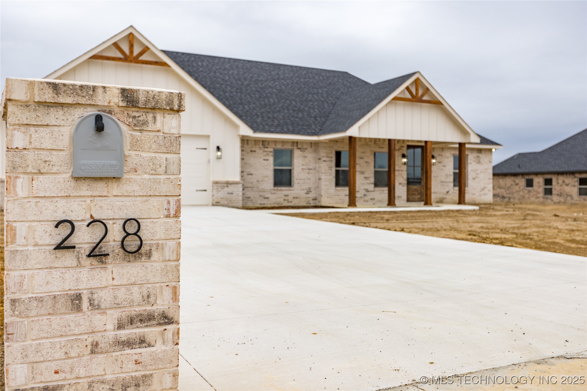 228 Maple Leaf Property Photo