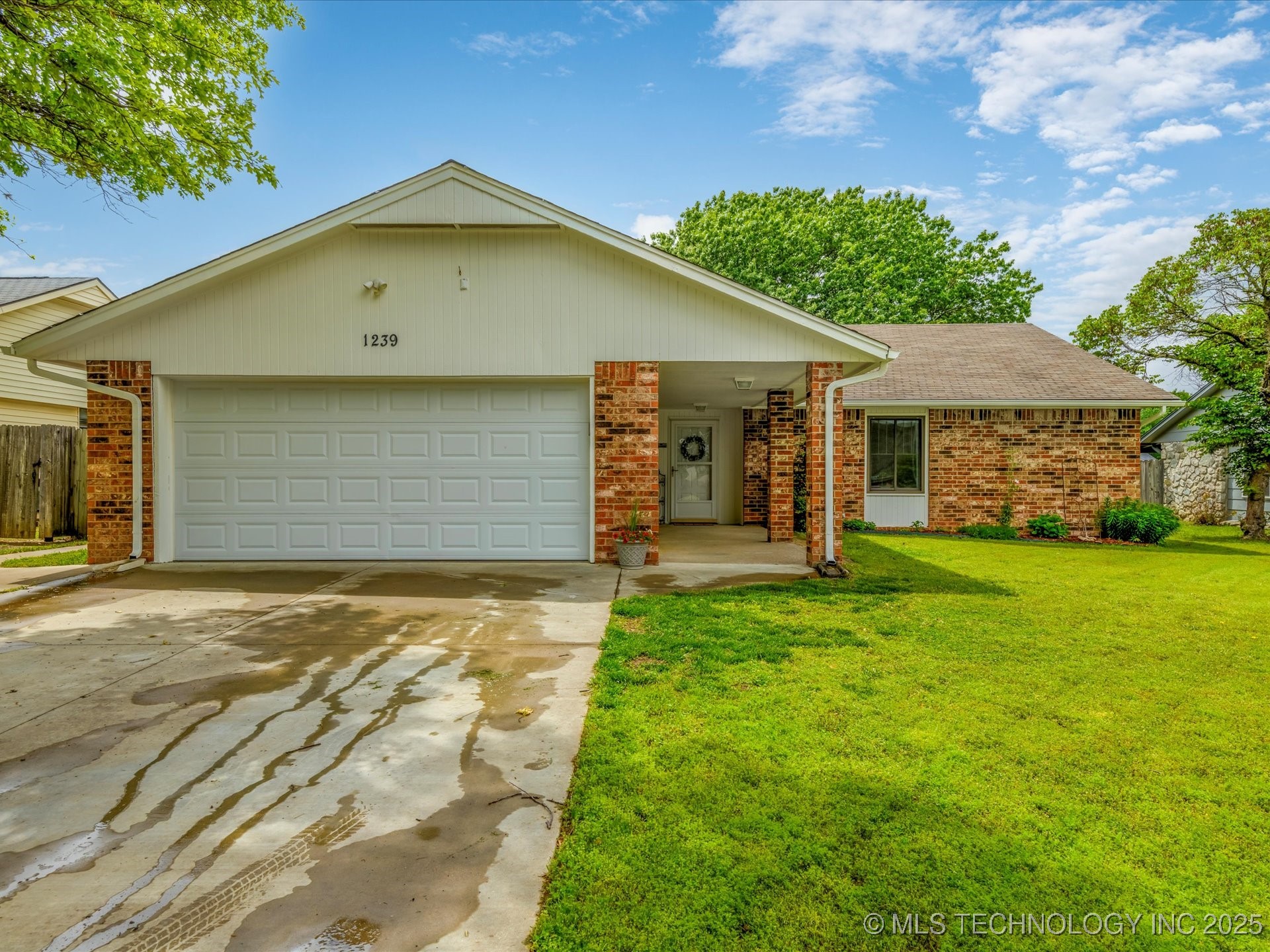 1239 East Drive Property Photo