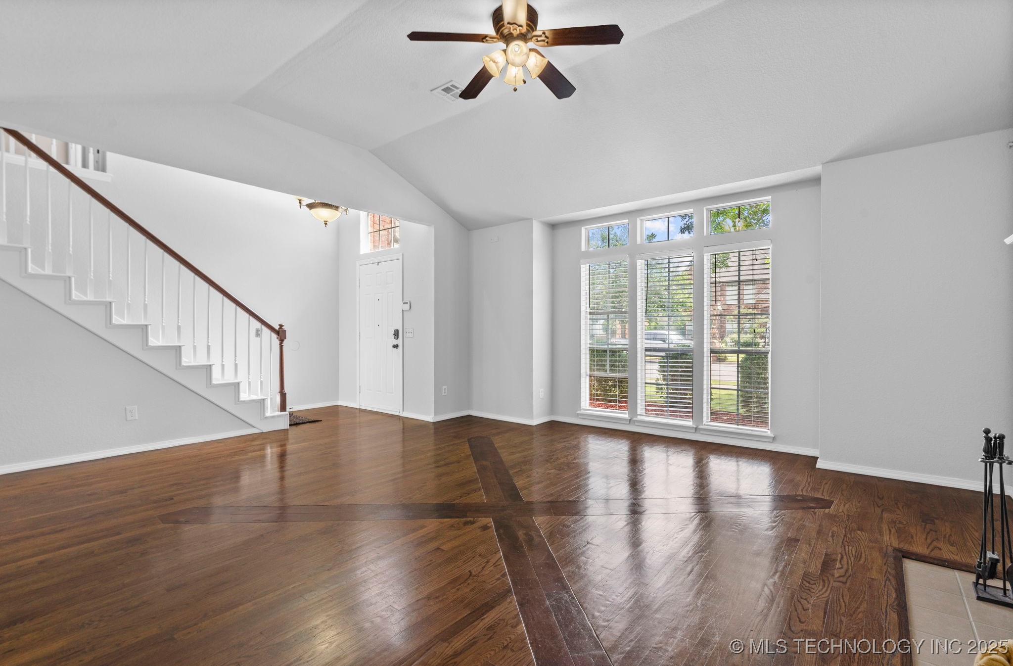 708 N Aster Avenue Property Photo 3