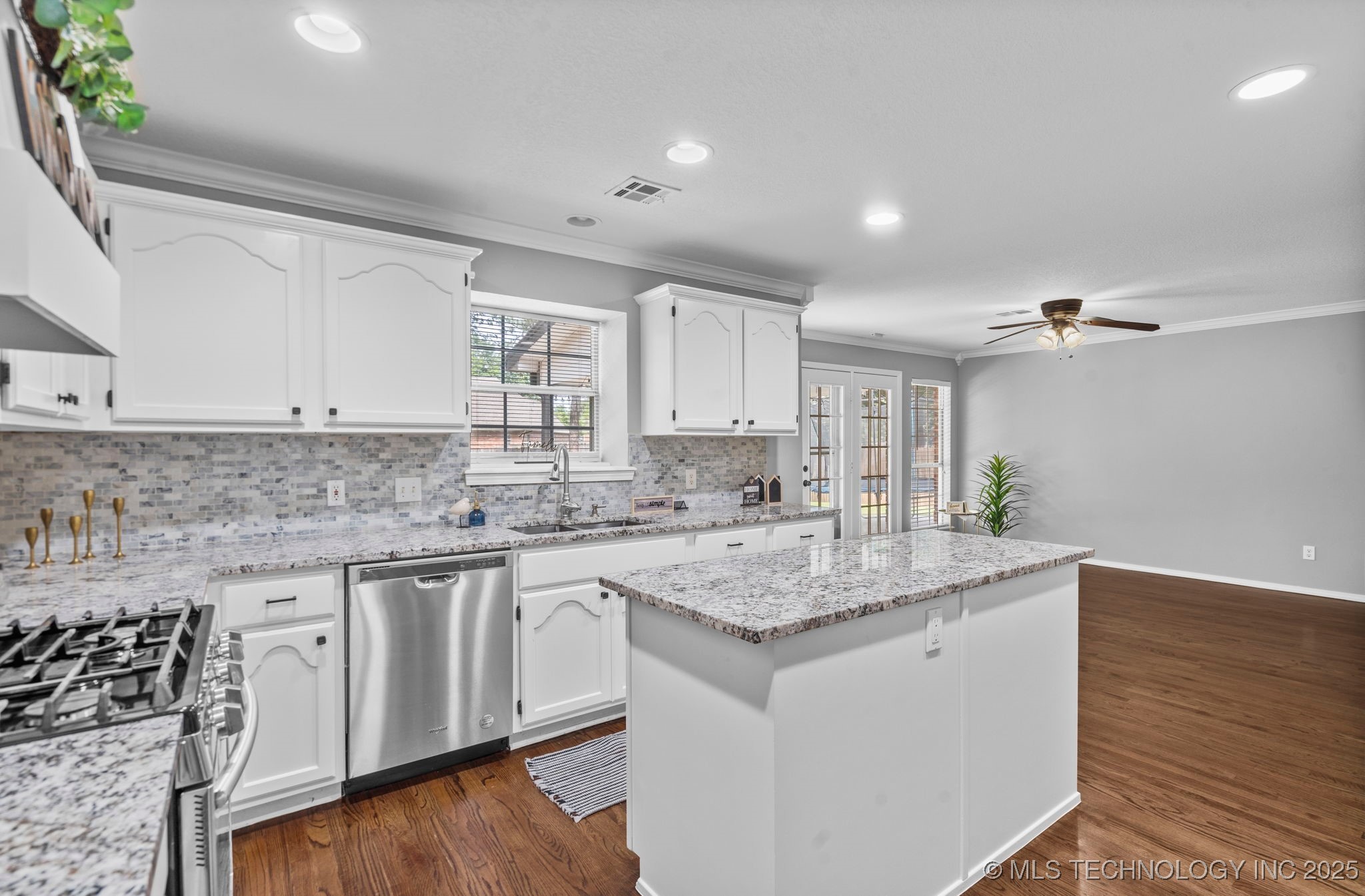 708 N Aster Avenue Property Photo 9
