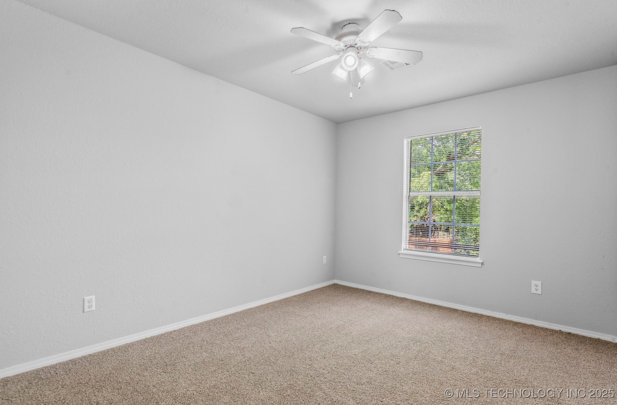 708 N Aster Avenue Property Photo 17