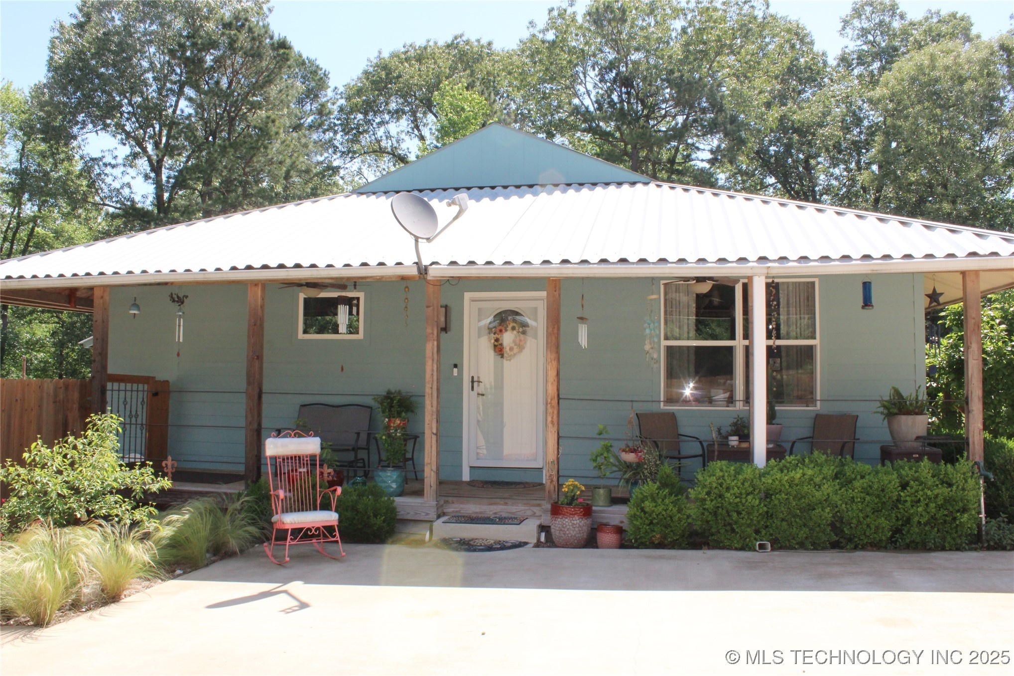 423118 E 1944 Lane Property Photo 1