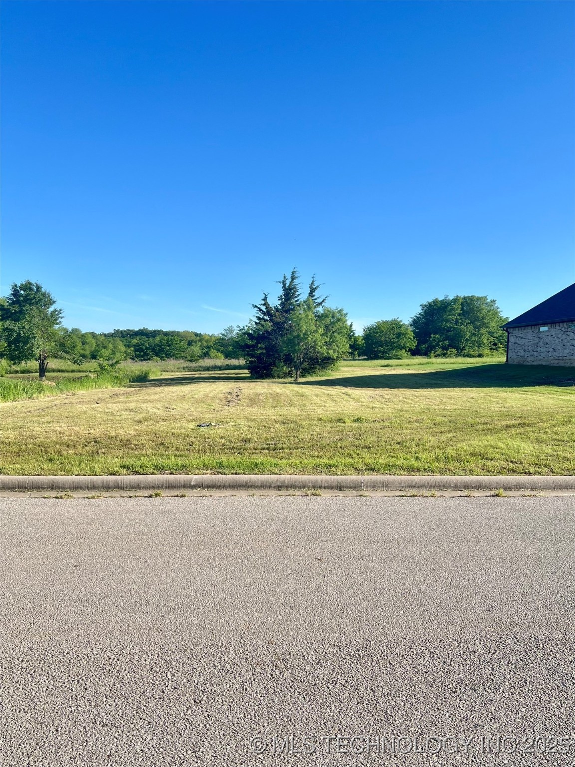 4110 Meadowlark Road Property Photo