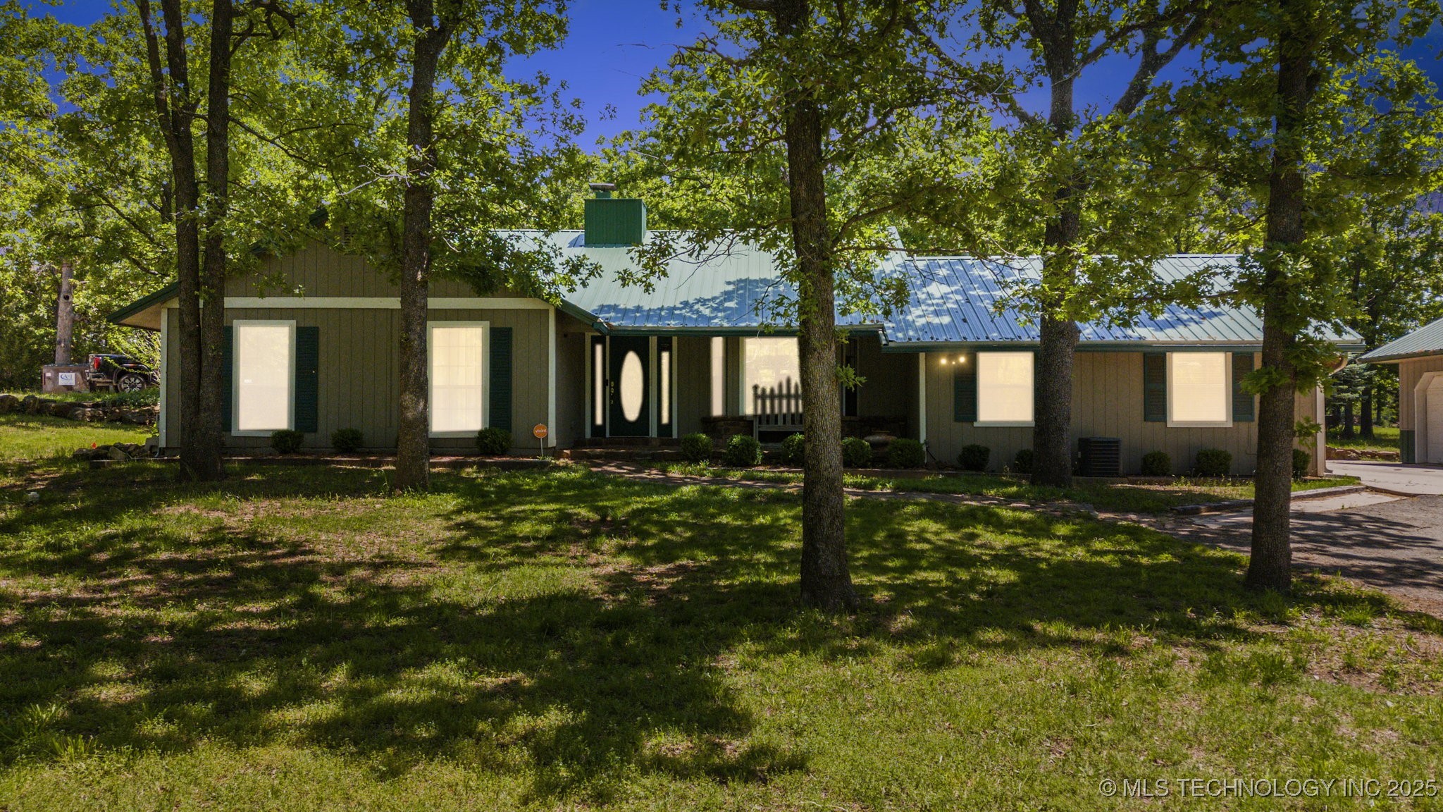1005 N Rigsby Road Property Photo 1
