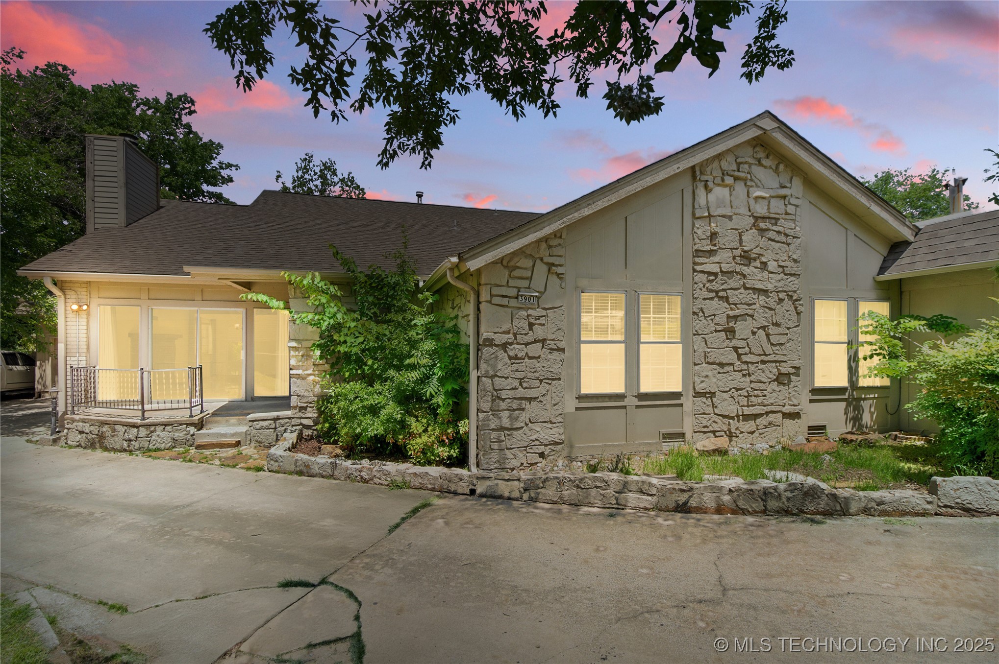 3901 E 60th Place Property Photo 1