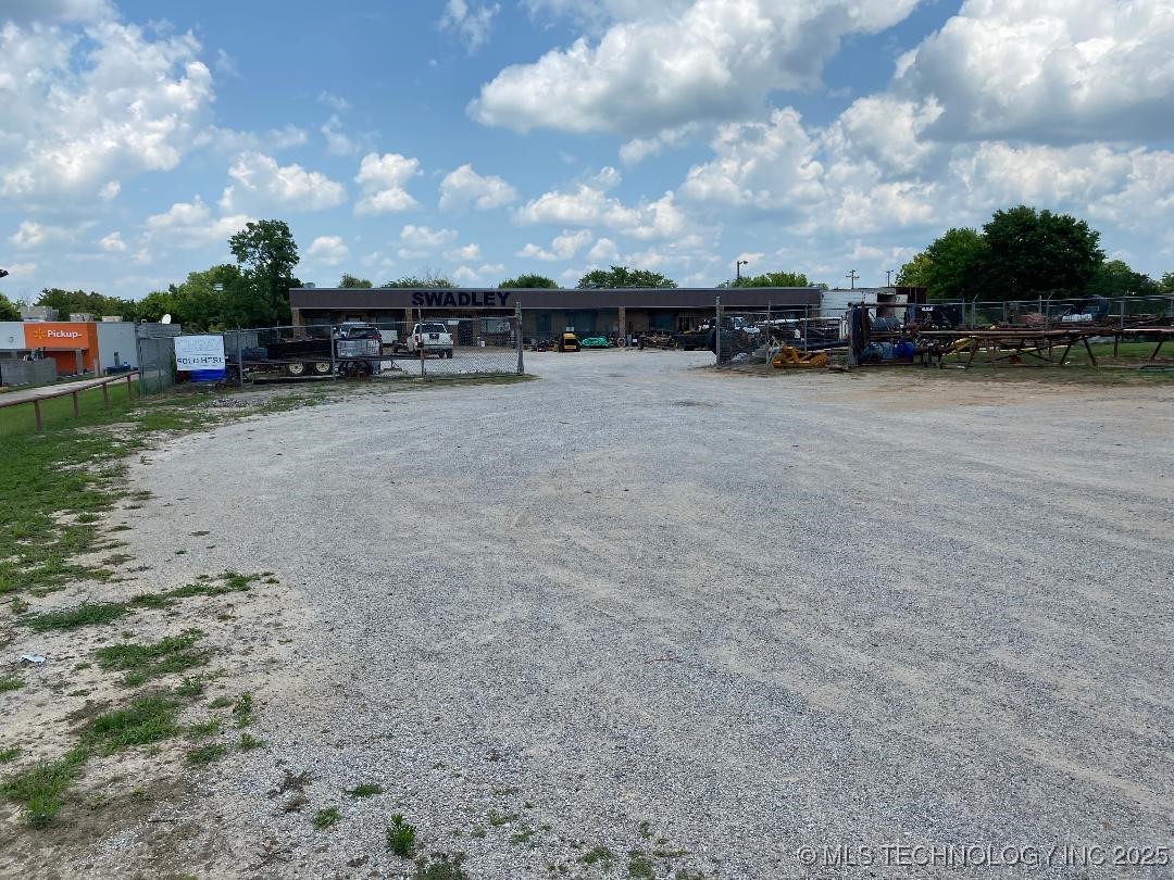 800 E Highway Property Photo