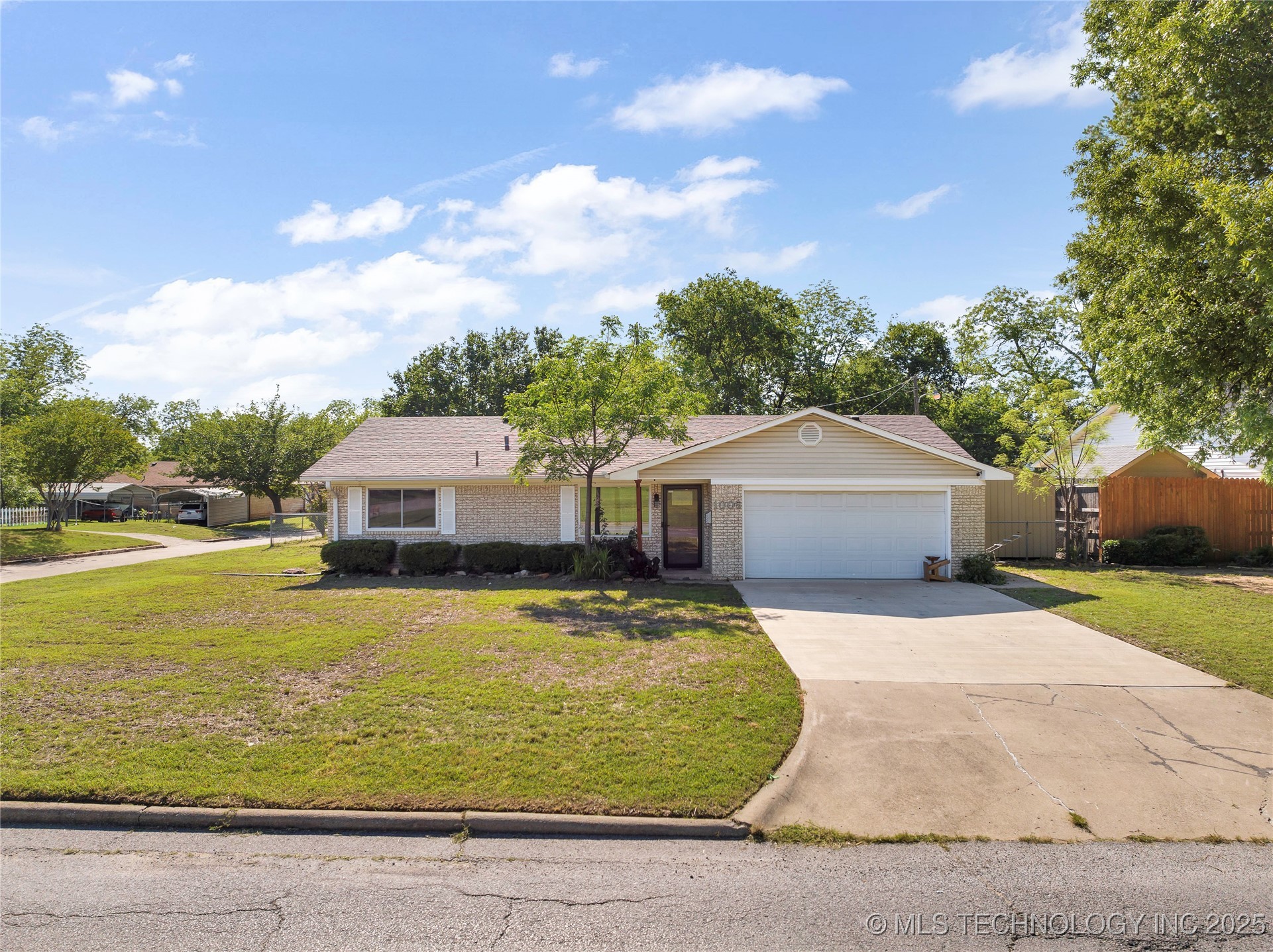 1005 E Nw Property Photo