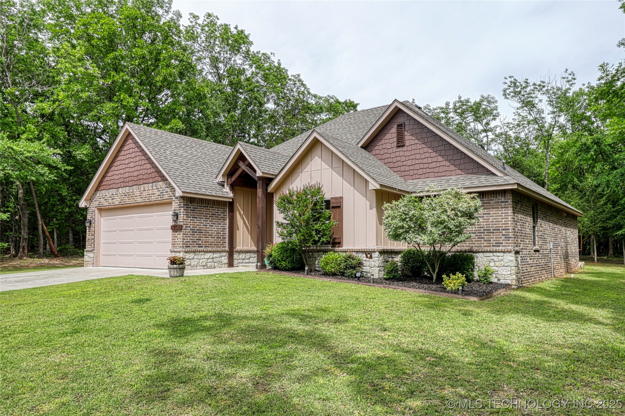 117683 Powell Road Property Photo 1