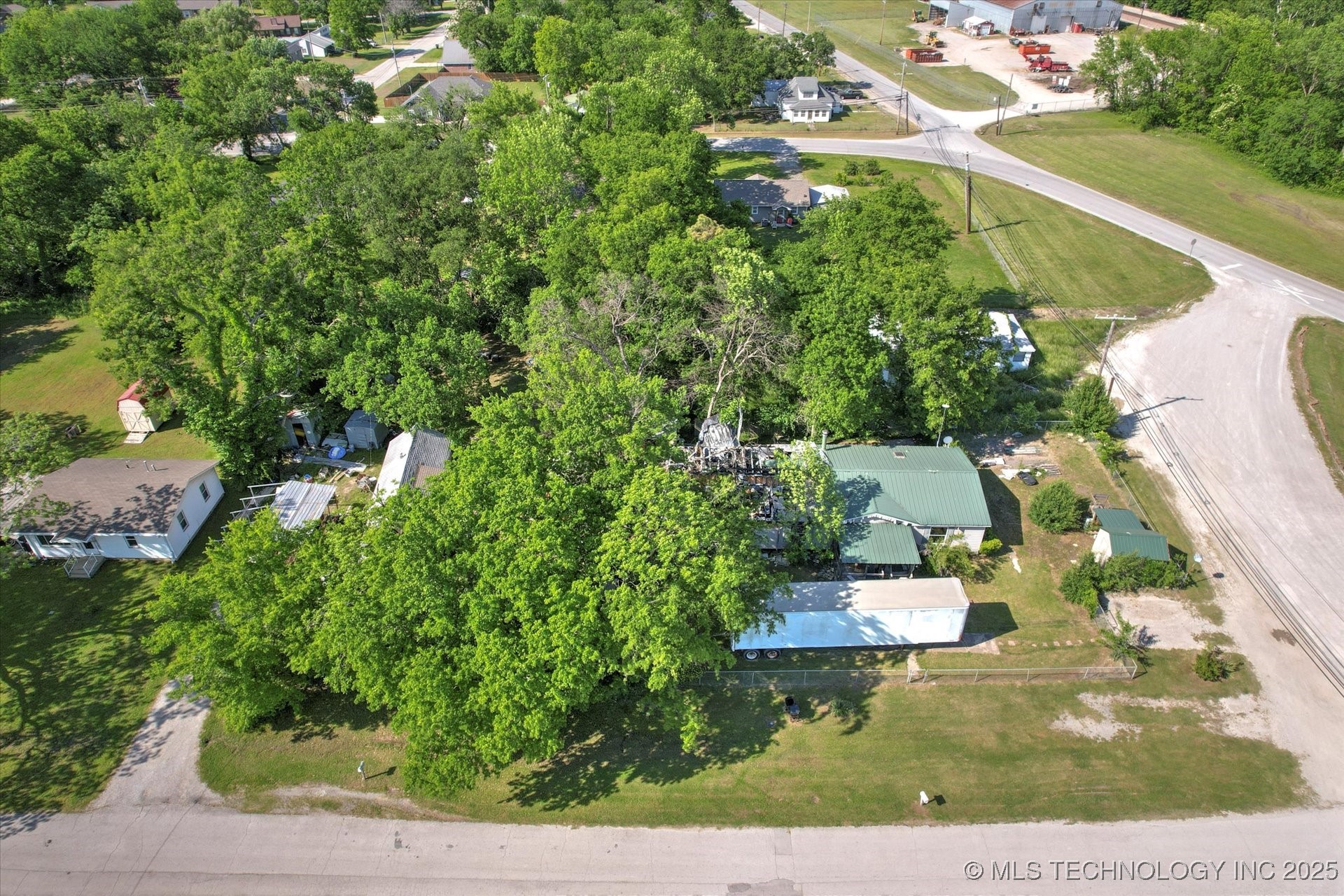 205 W Denbo Street Property Photo