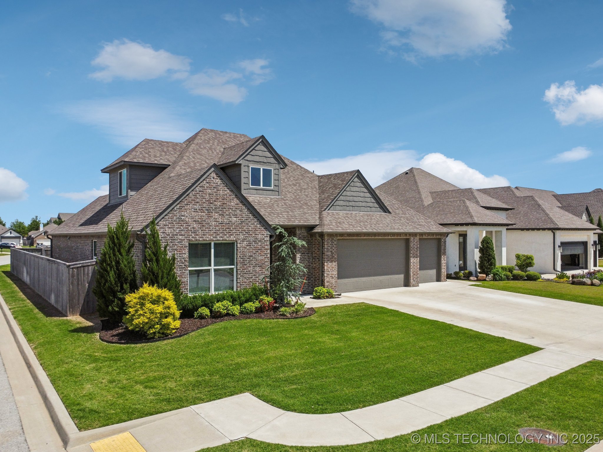 12623 S 73rd Place Property Photo 1